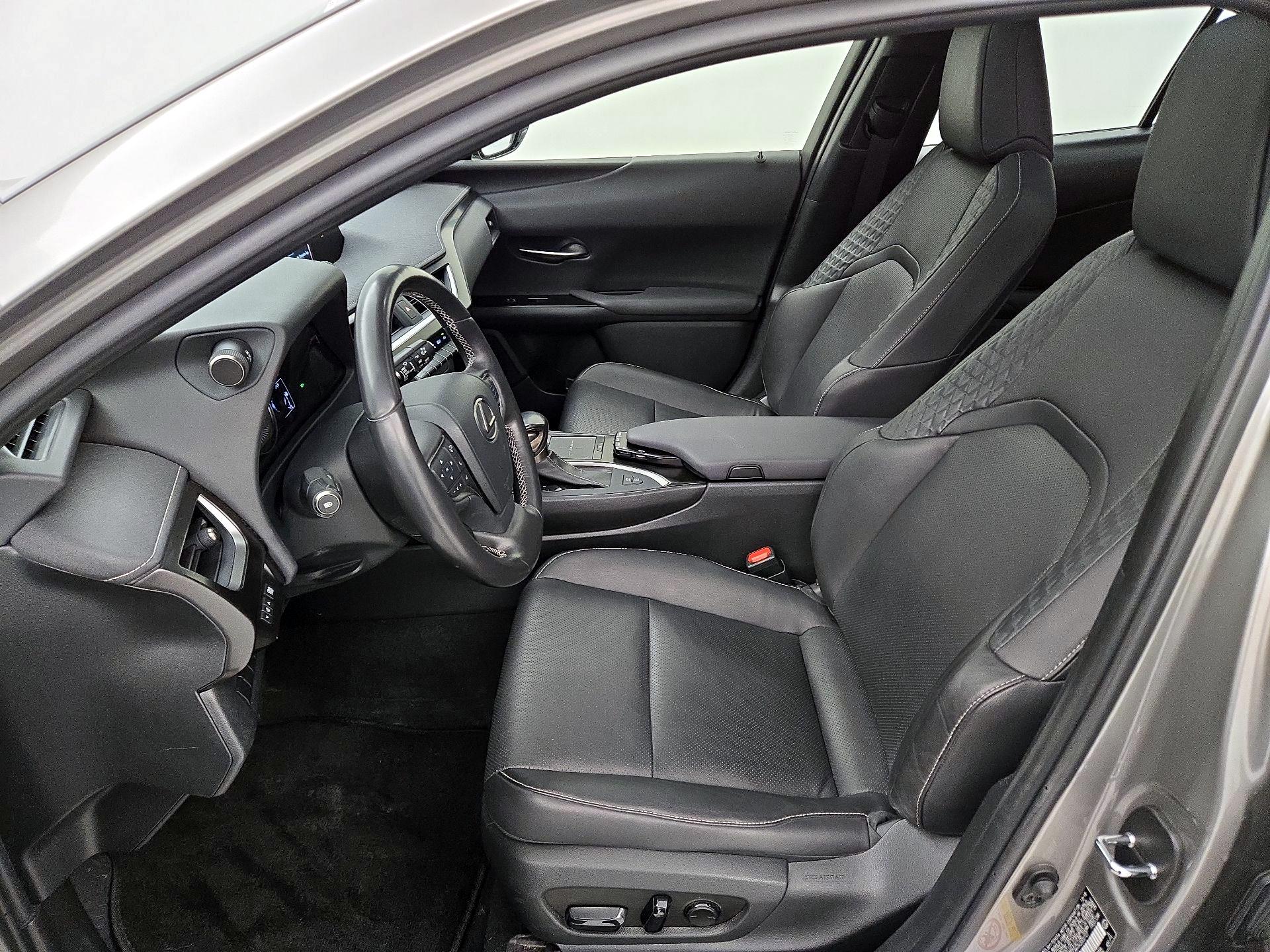 Thumbnail: 2019 Lexus UX - 11