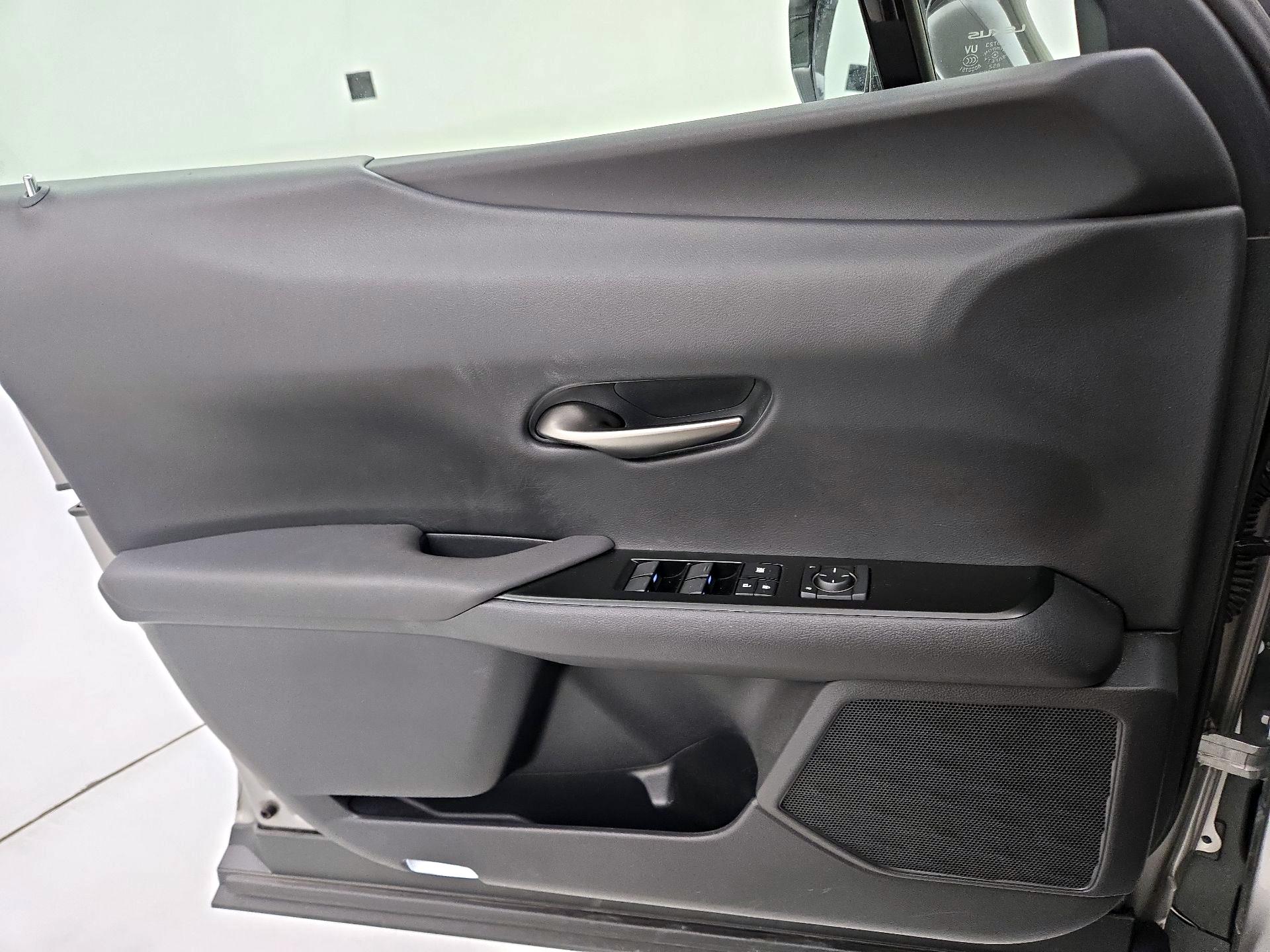 Thumbnail: 2019 Lexus UX - 12