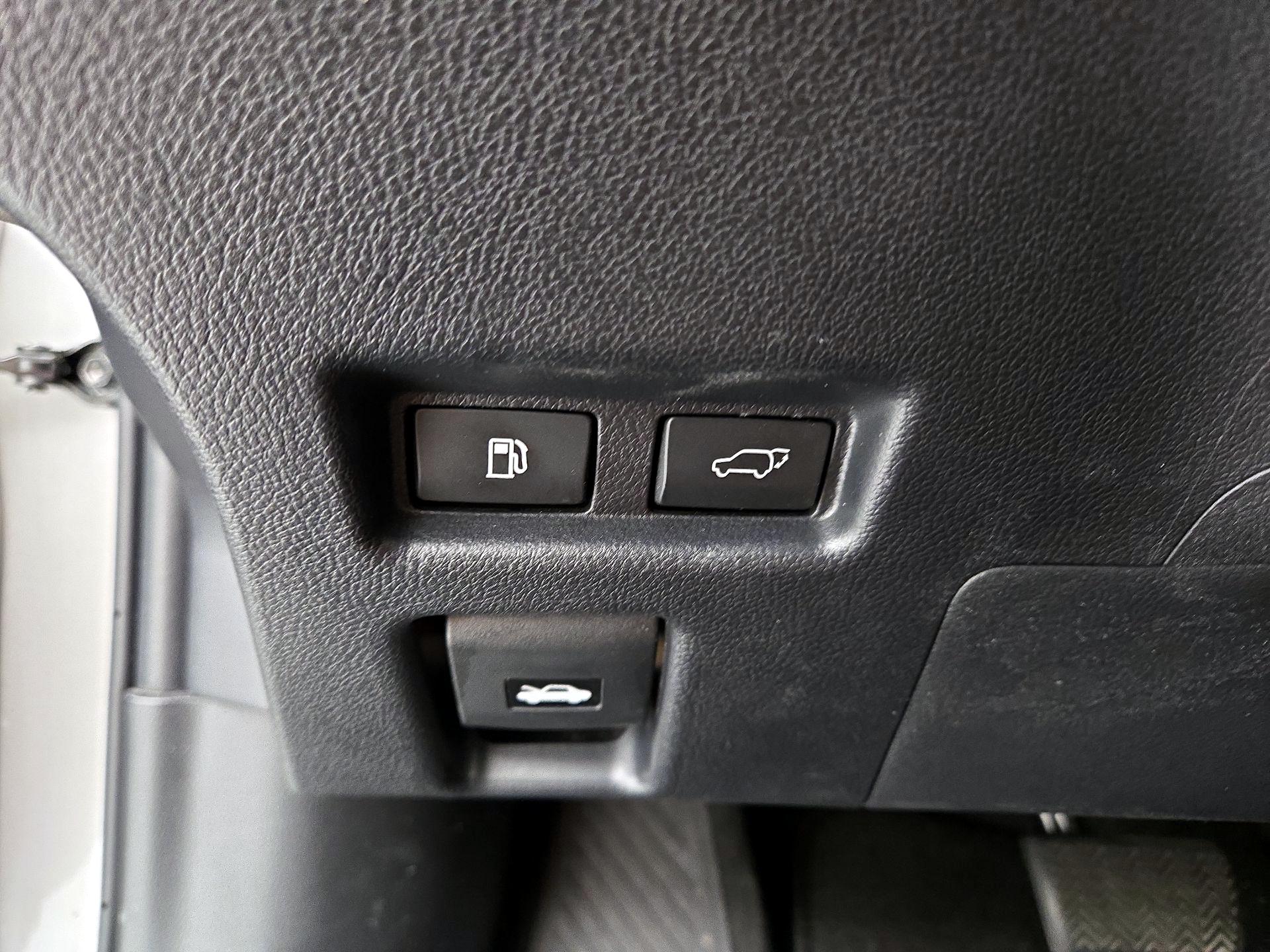 Thumbnail: 2019 Lexus UX - 13