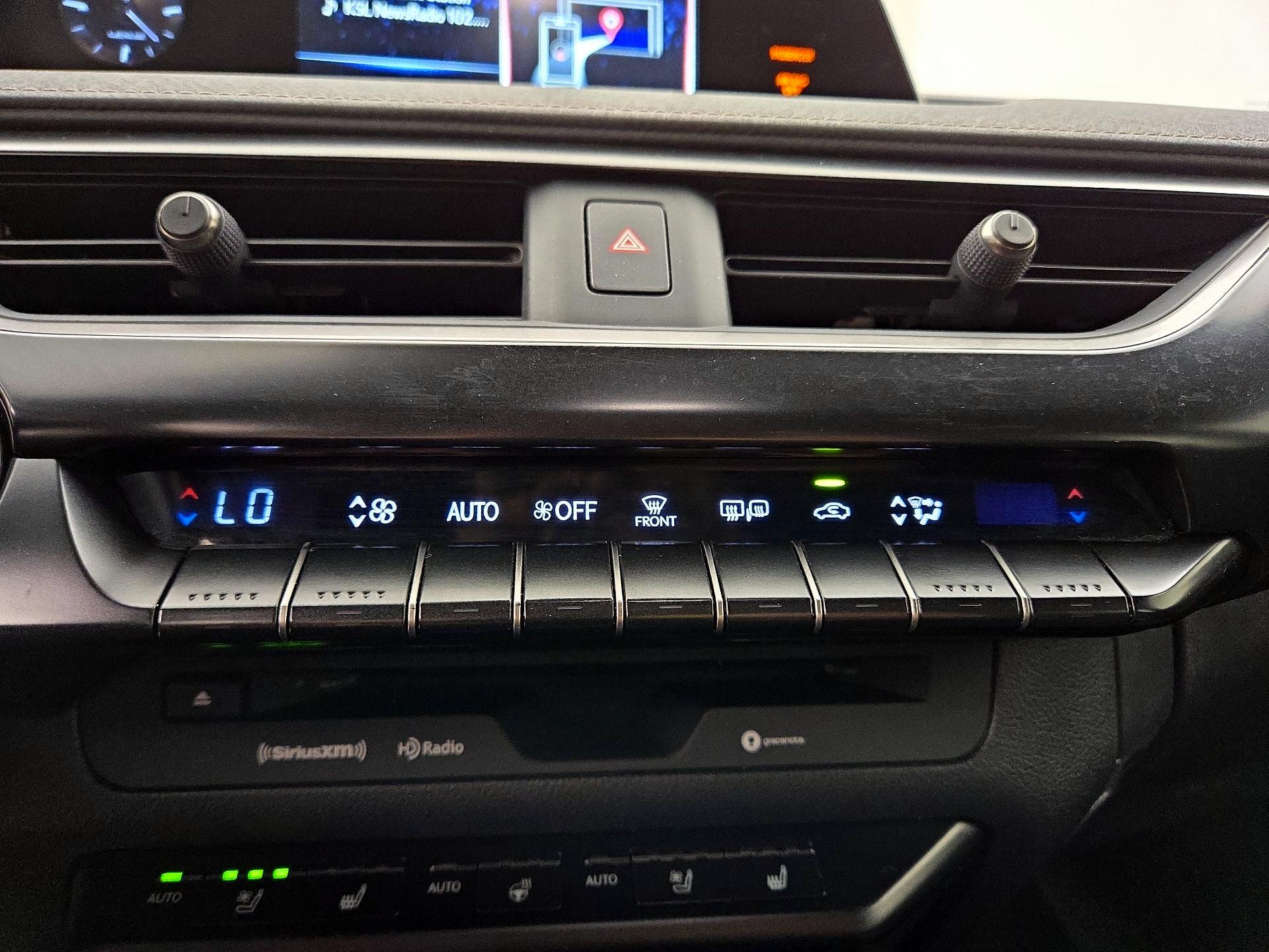 Thumbnail: 2019 Lexus UX - 16