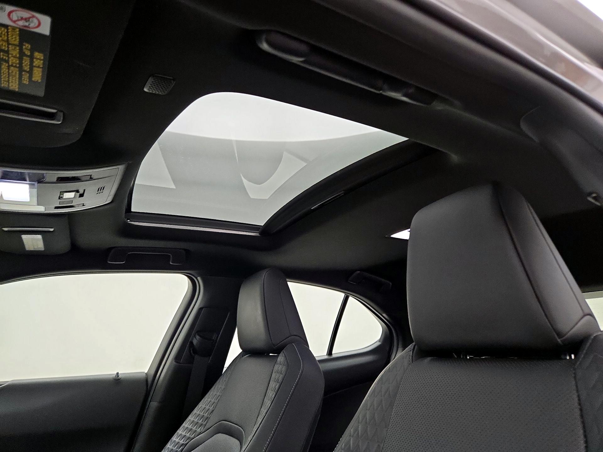 Thumbnail: 2019 Lexus UX - 19