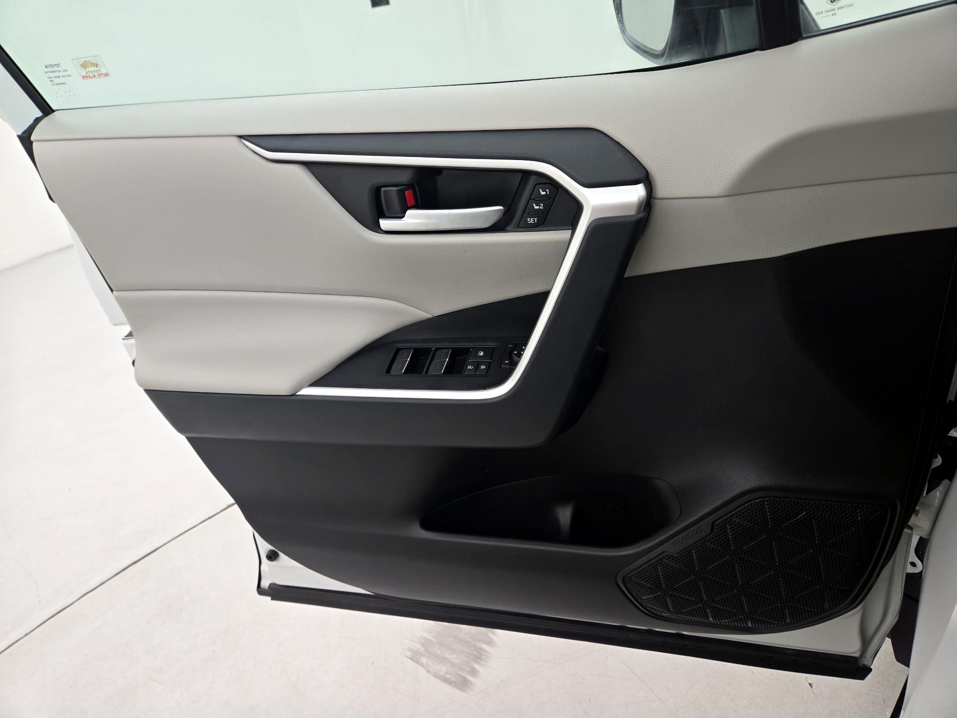 Thumbnail: 2025 Toyota RAV4 - 12