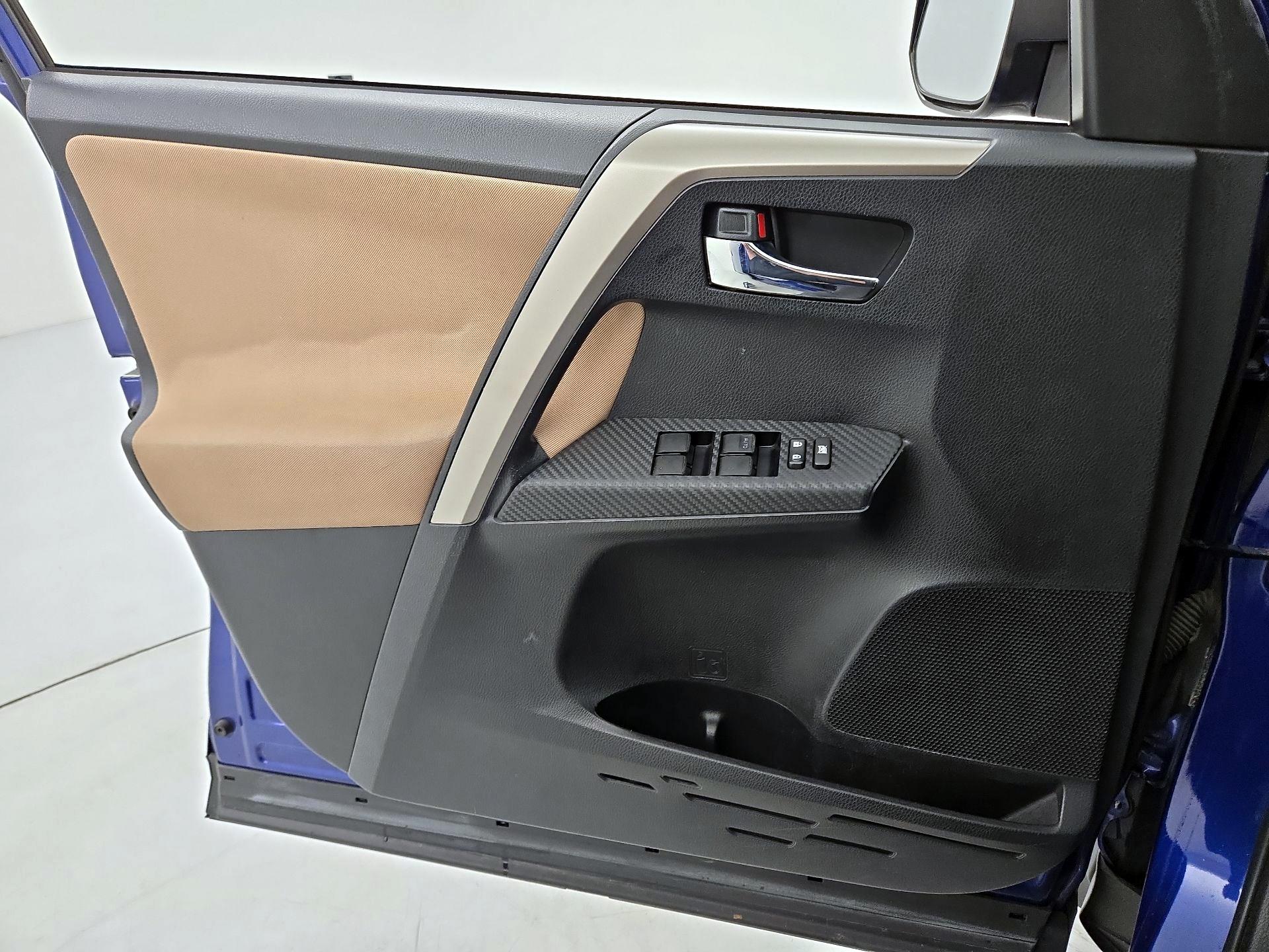 Thumbnail: 2014 Toyota RAV4 - 12