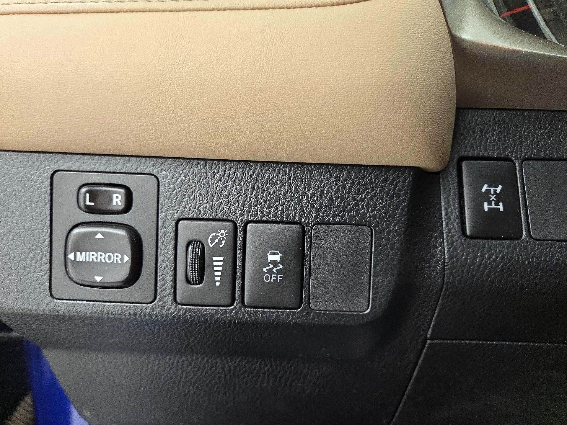 Thumbnail: 2014 Toyota RAV4 - 13