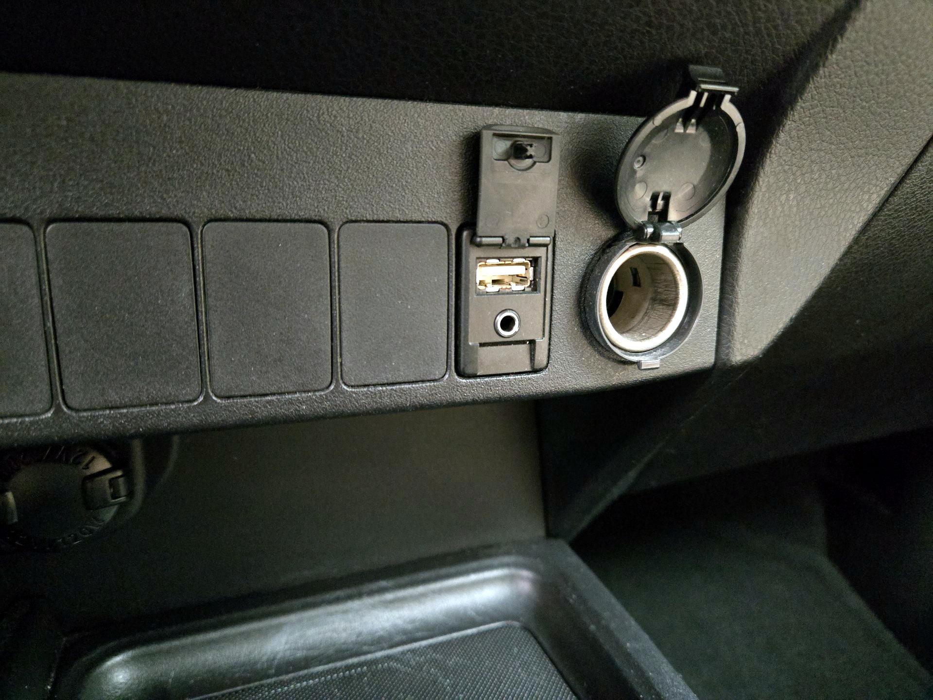 Thumbnail: 2014 Toyota RAV4 - 19