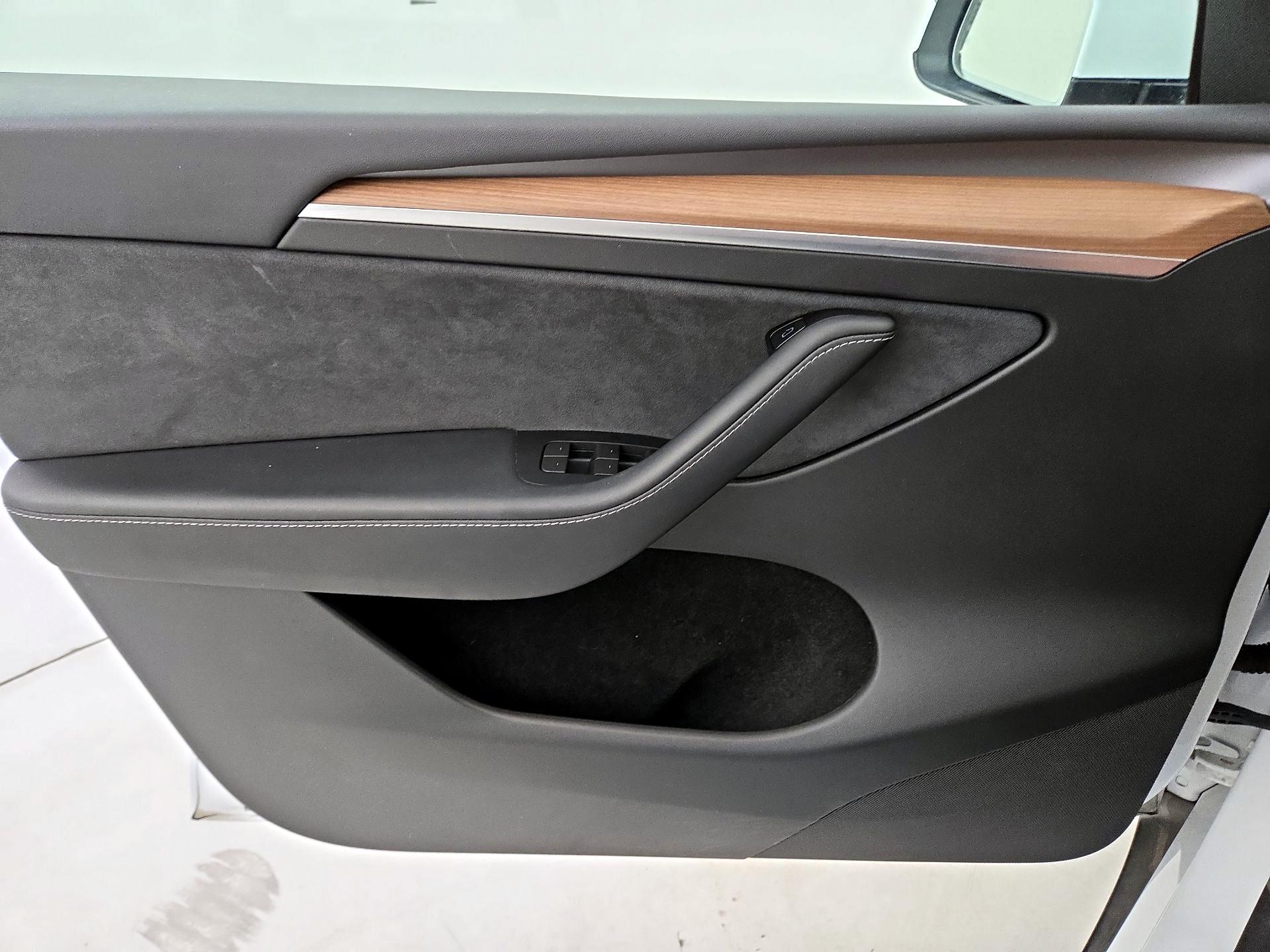 Thumbnail: 2023 Tesla Model Y - 12