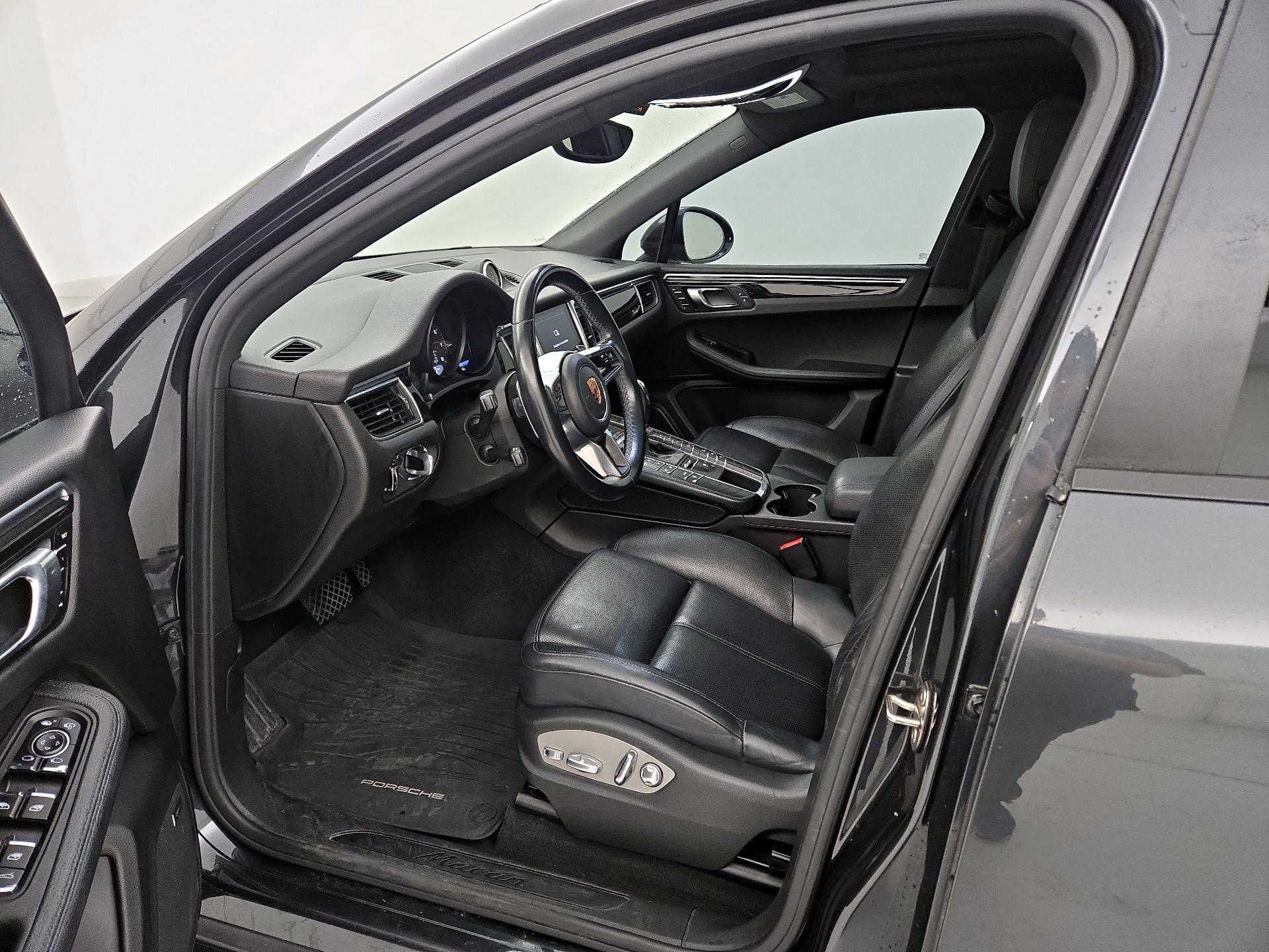 Thumbnail: 2017 Porsche Macan - 11