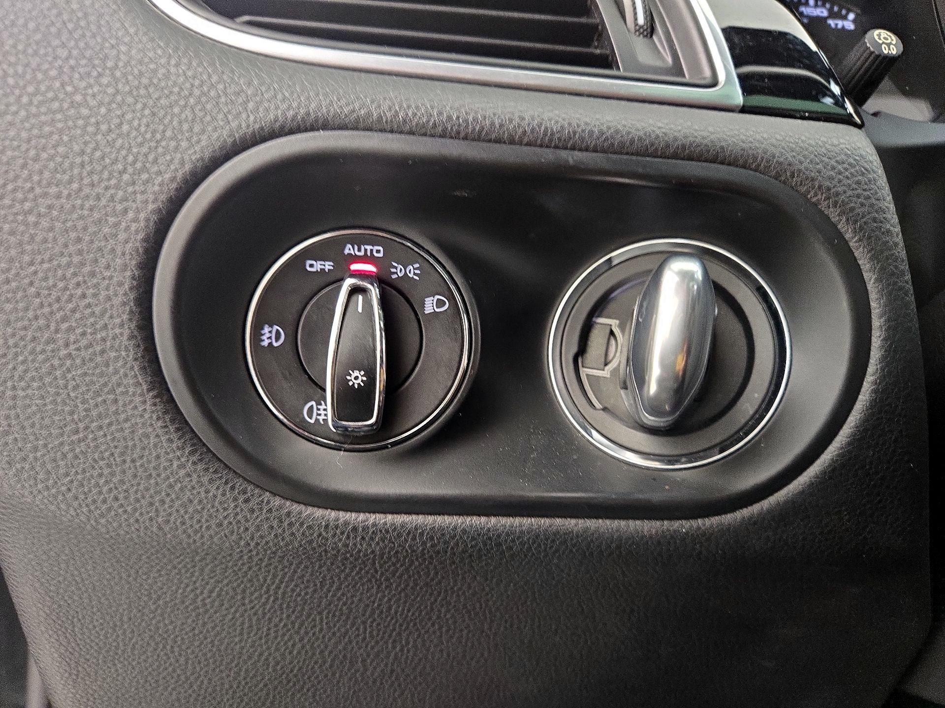 Thumbnail: 2017 Porsche Macan - 13