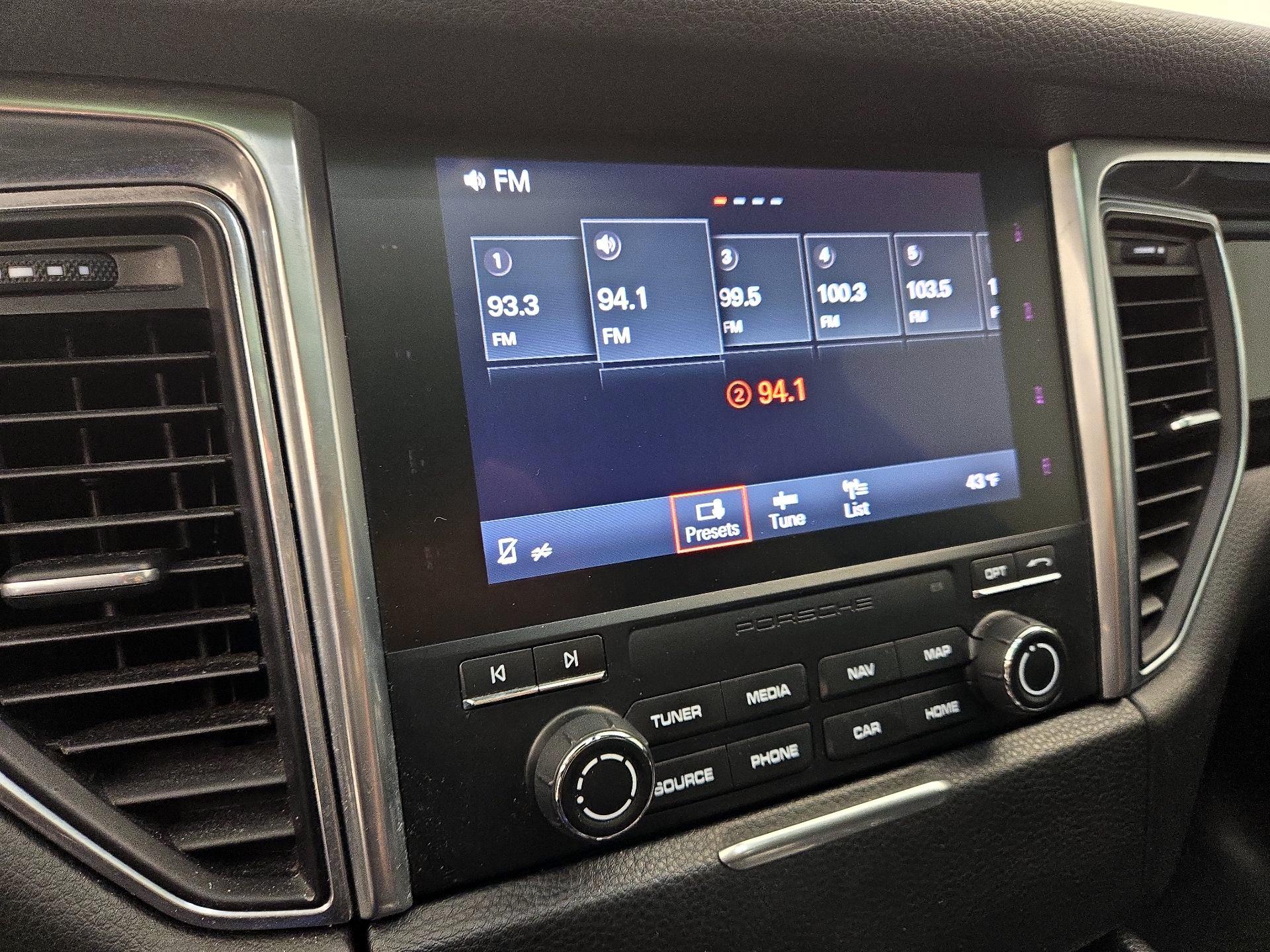 Thumbnail: 2017 Porsche Macan - 15