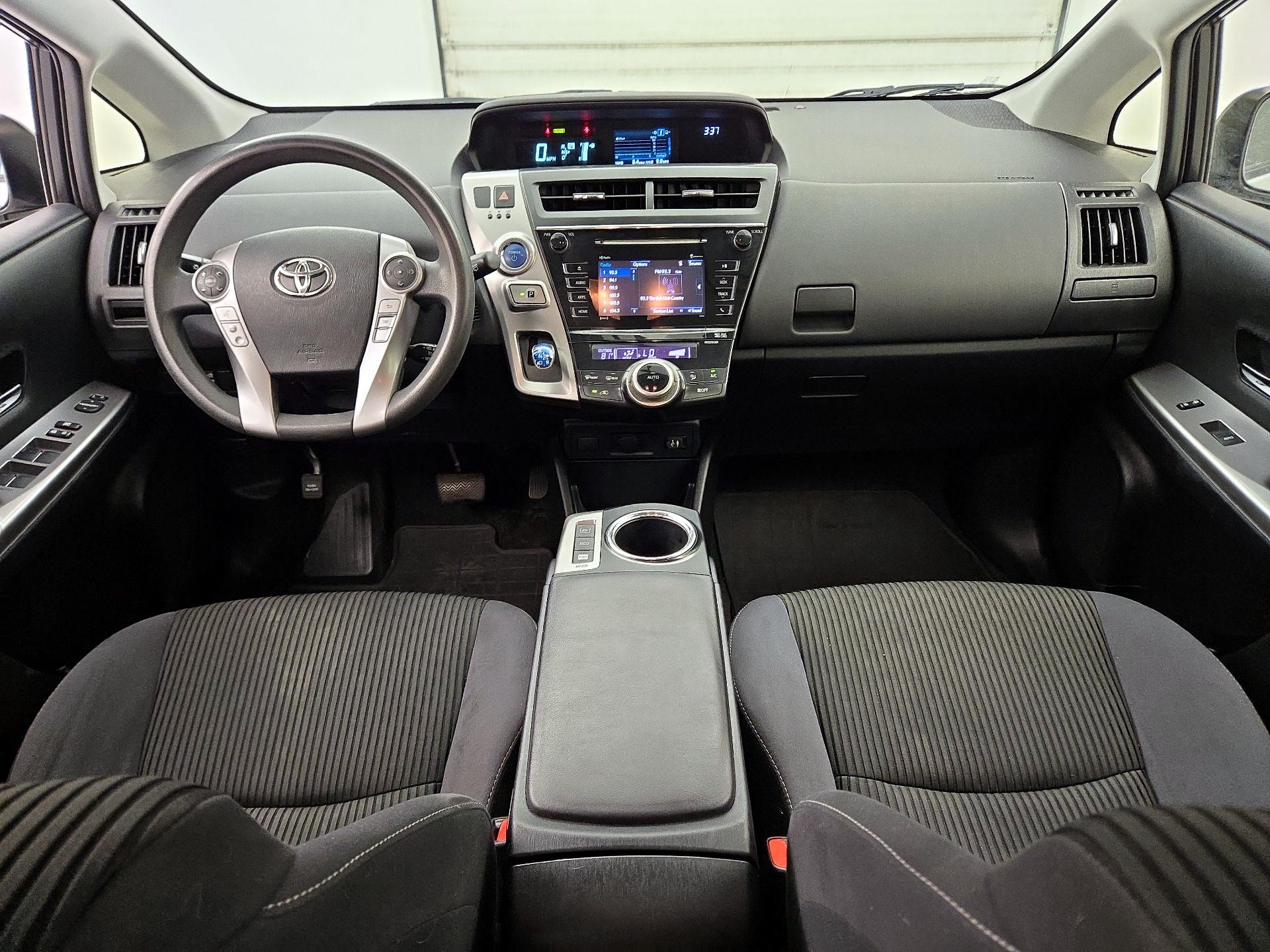 Thumbnail: 2017 Toyota Prius v - 9