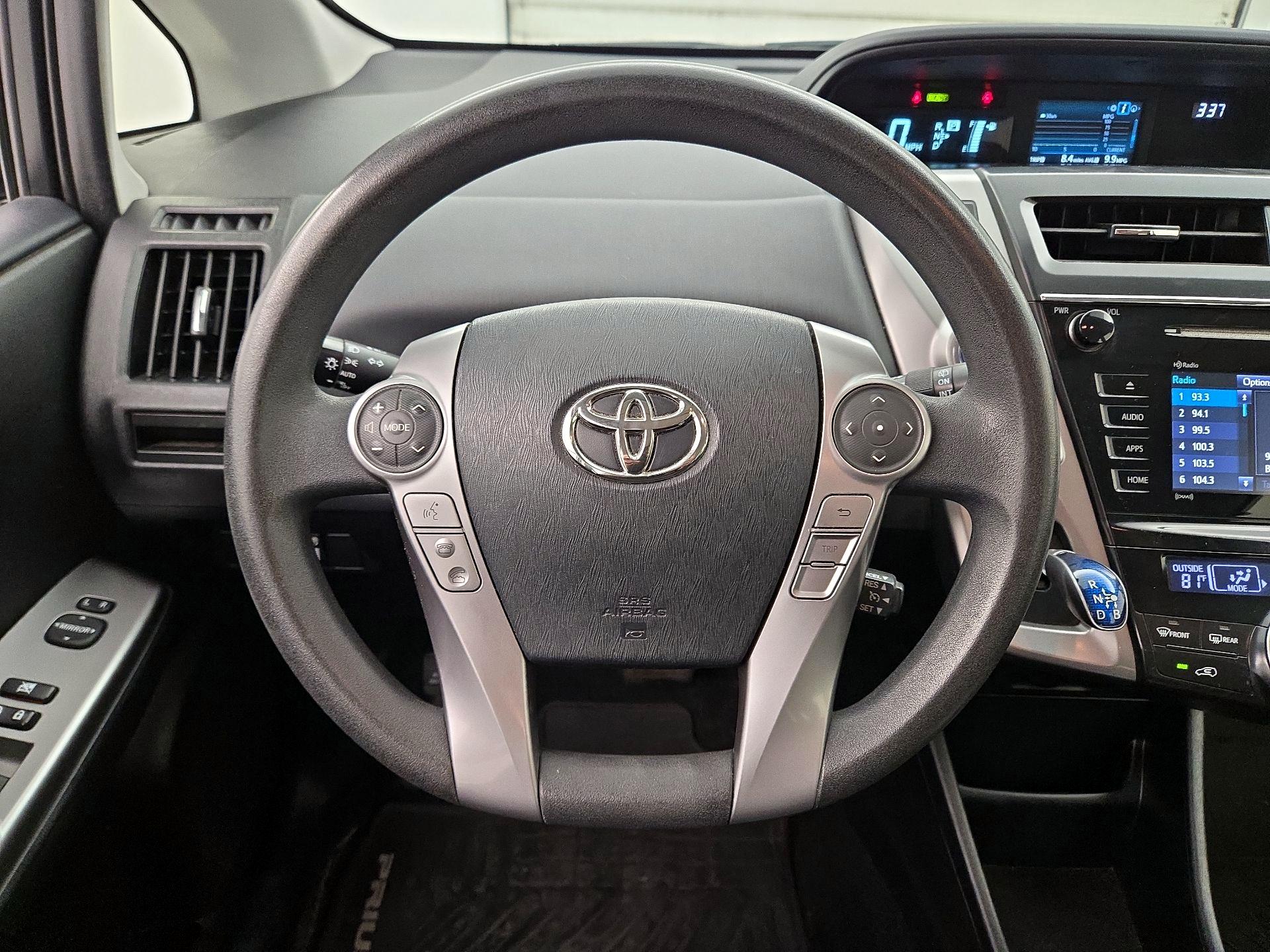 Thumbnail: 2017 Toyota Prius v - 10