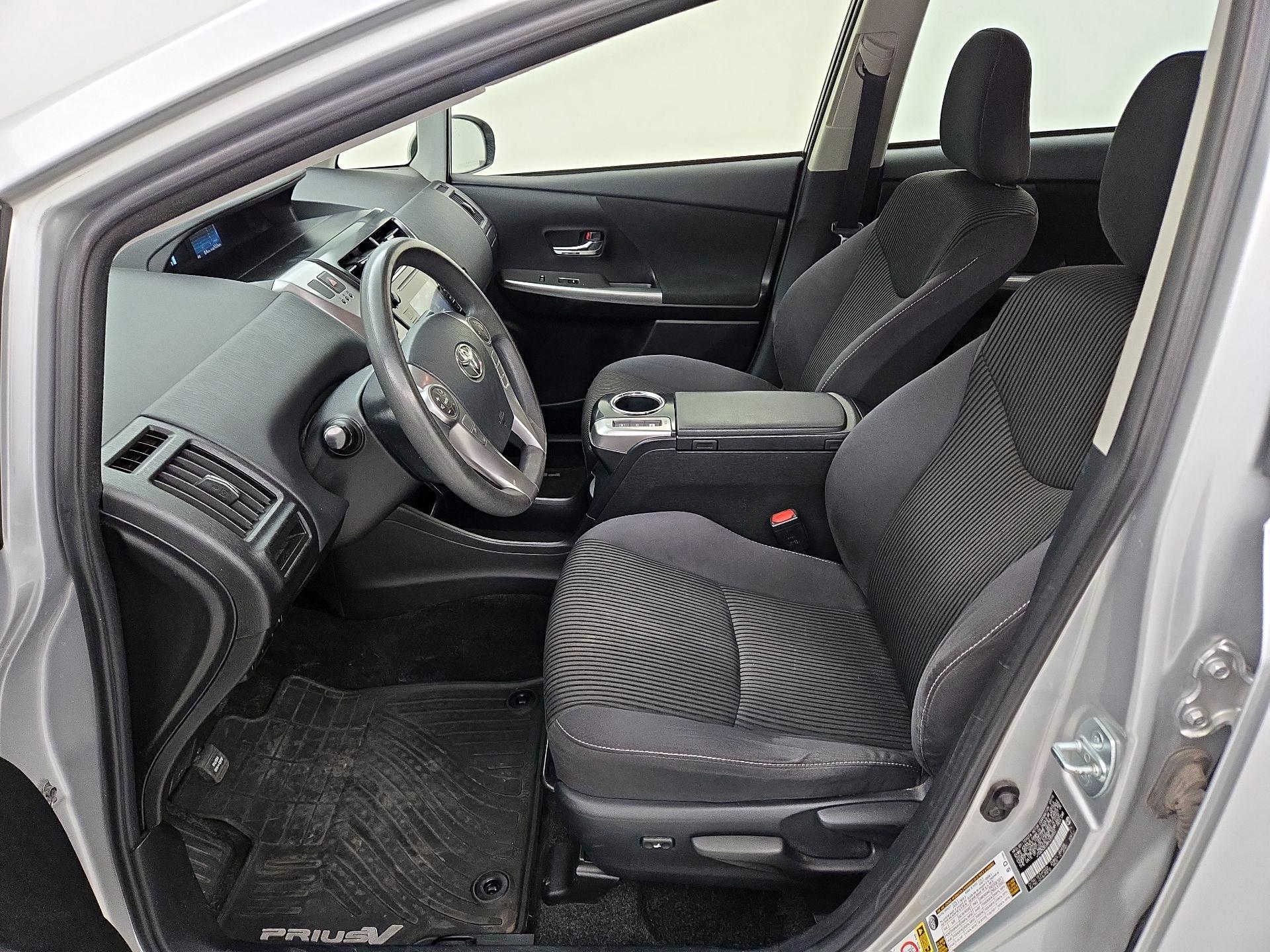 Thumbnail: 2017 Toyota Prius v - 11