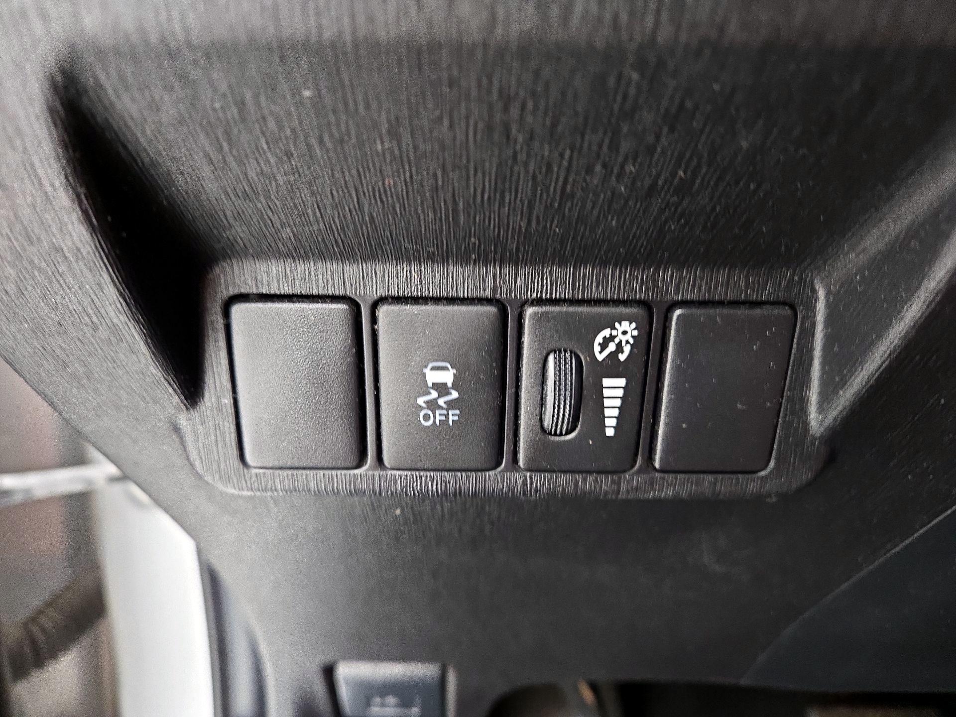 Thumbnail: 2017 Toyota Prius v - 13