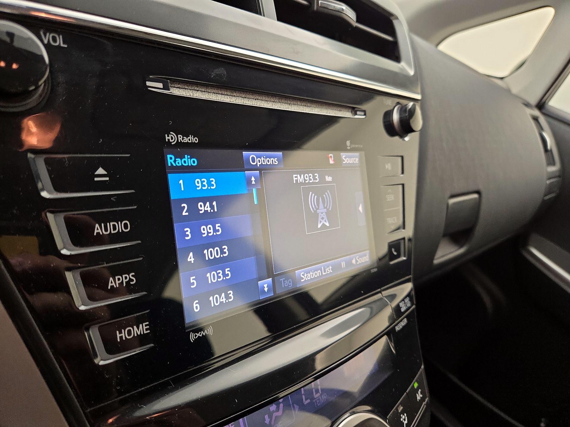 Thumbnail: 2017 Toyota Prius v - 15