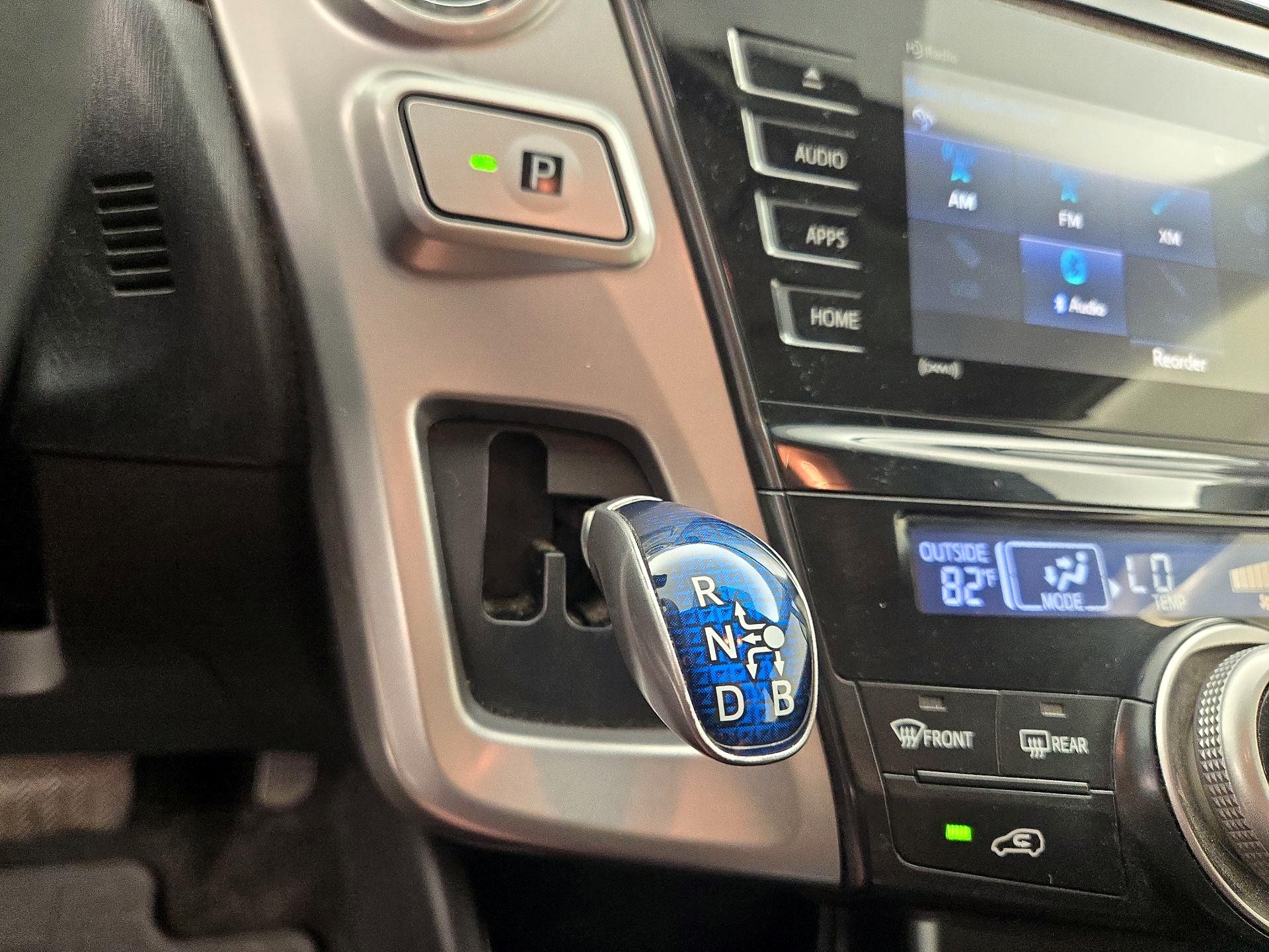 Thumbnail: 2017 Toyota Prius v - 17