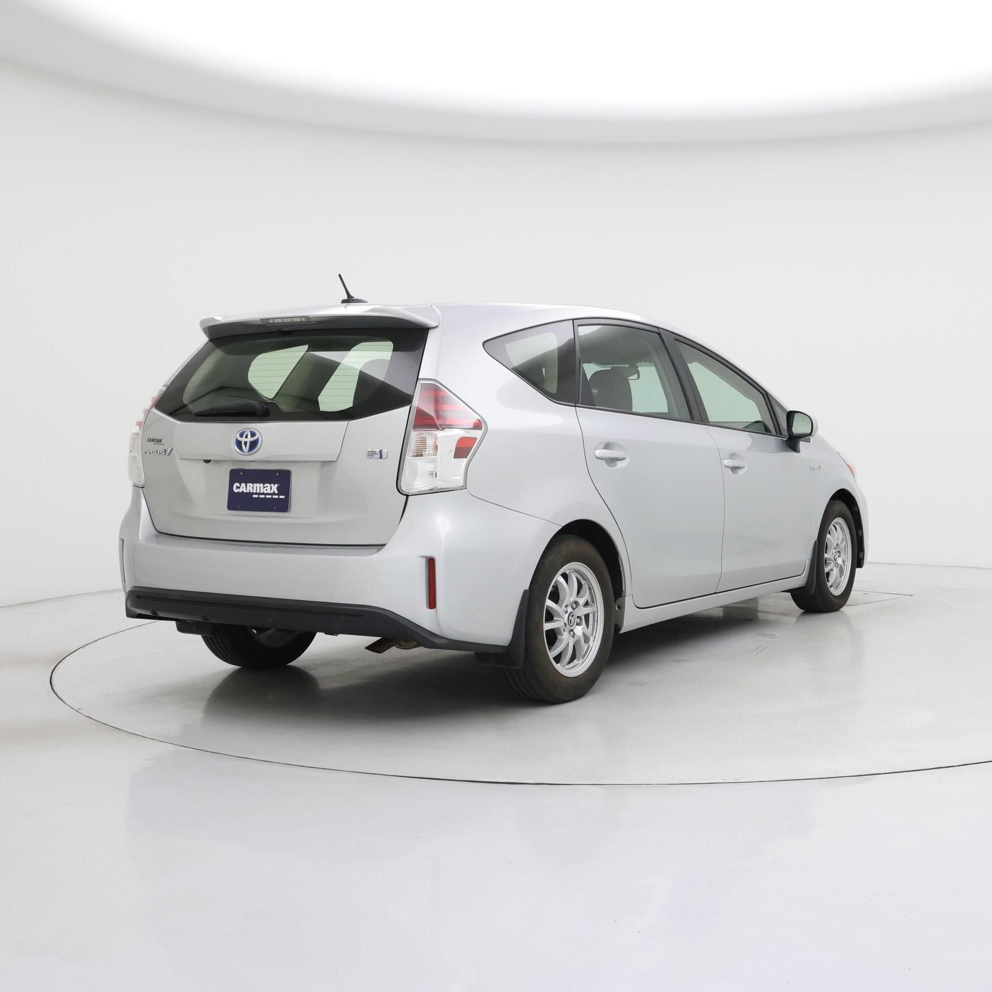 Thumbnail: 2017 Toyota Prius v - 8