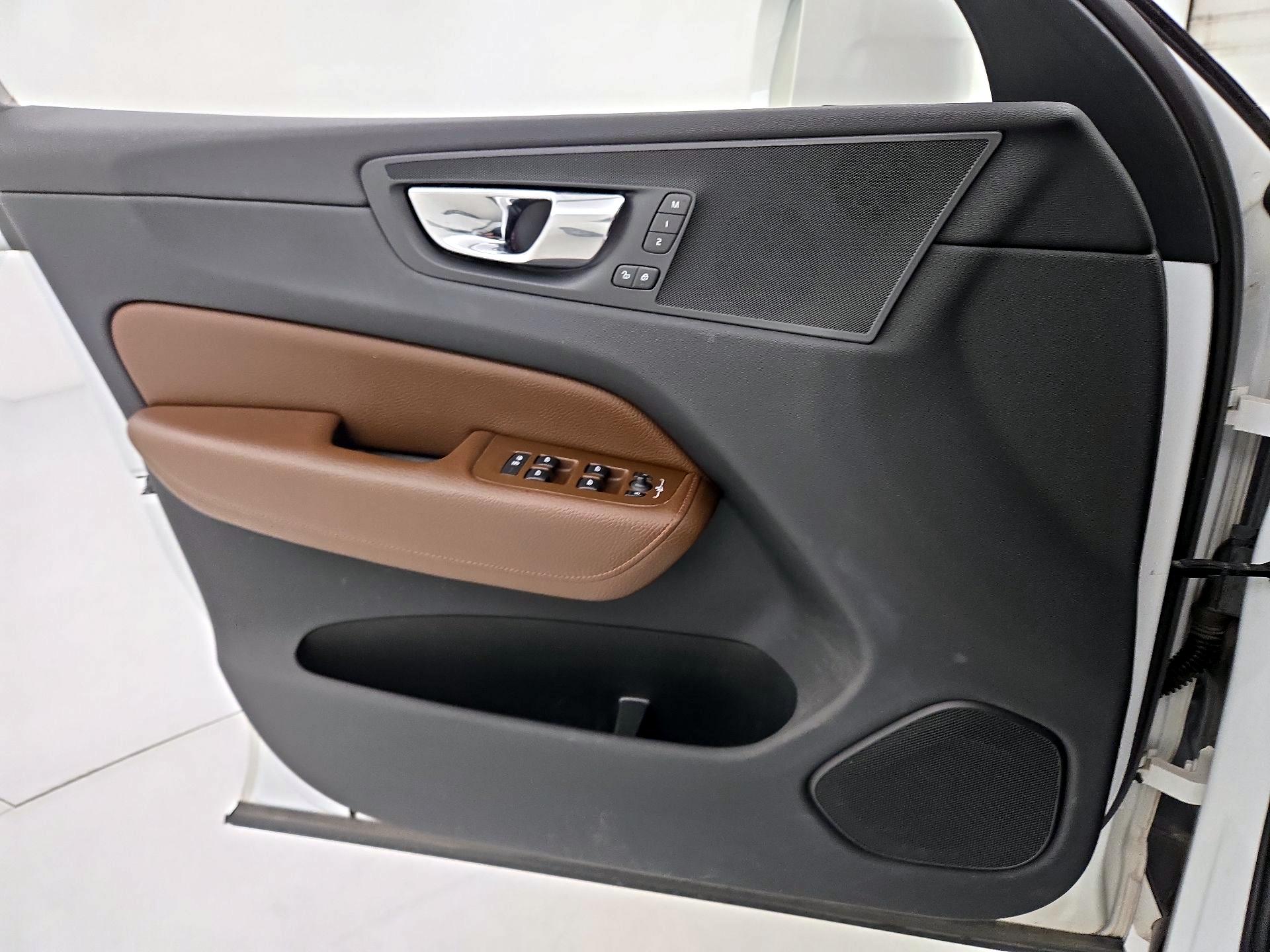 Thumbnail: 2018 Volvo XC60 - 12
