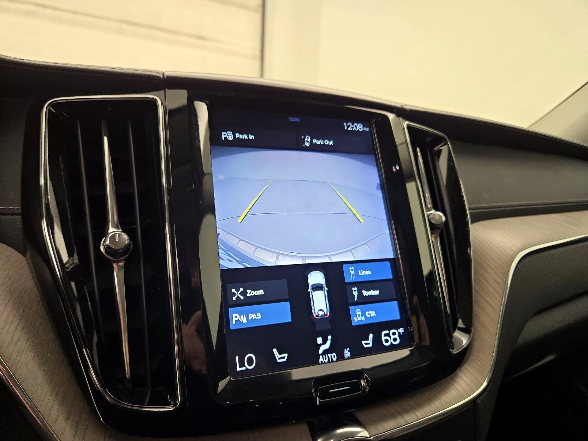 Thumbnail: 2018 Volvo XC60 - 15