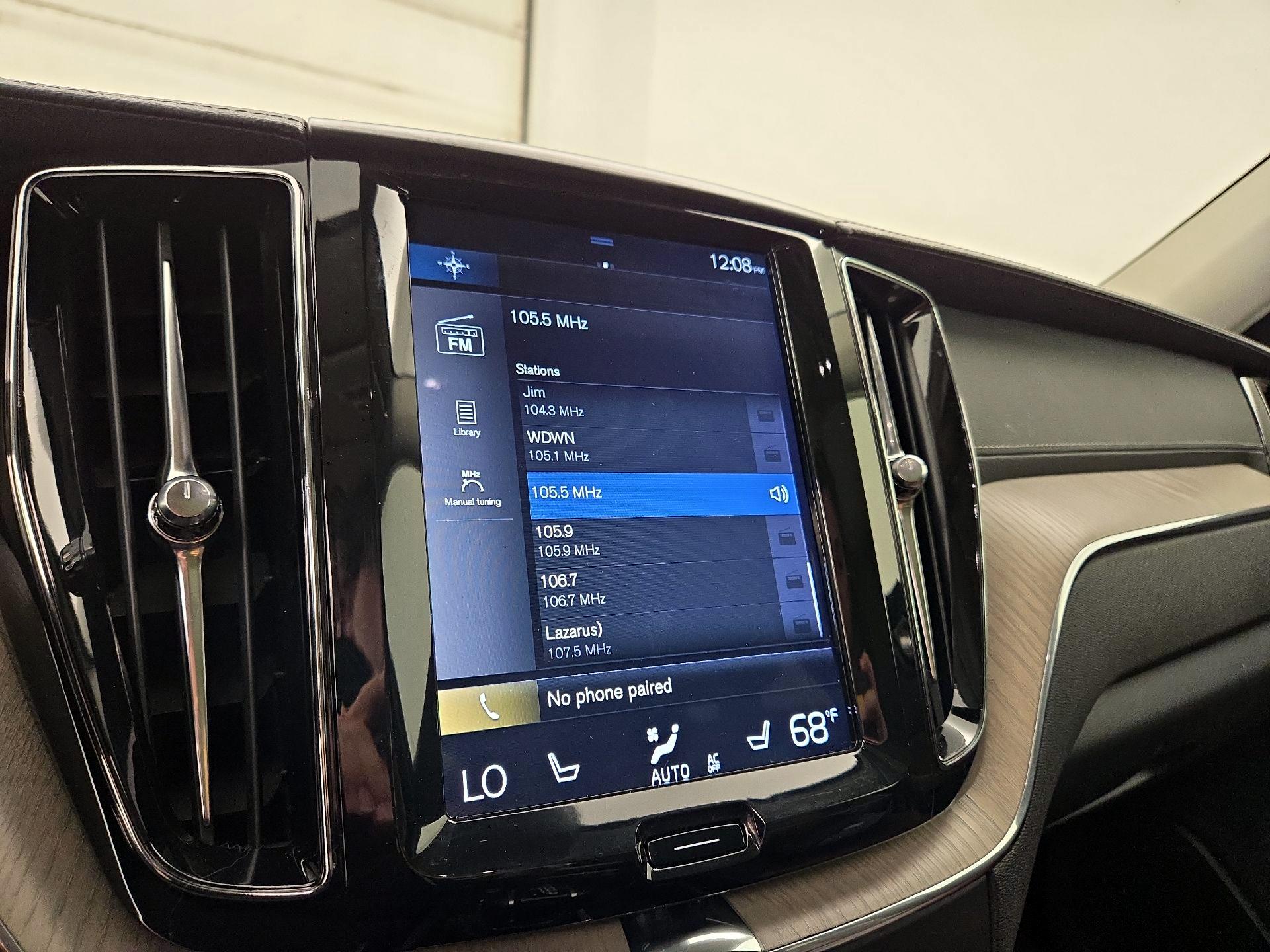 Thumbnail: 2018 Volvo XC60 - 16