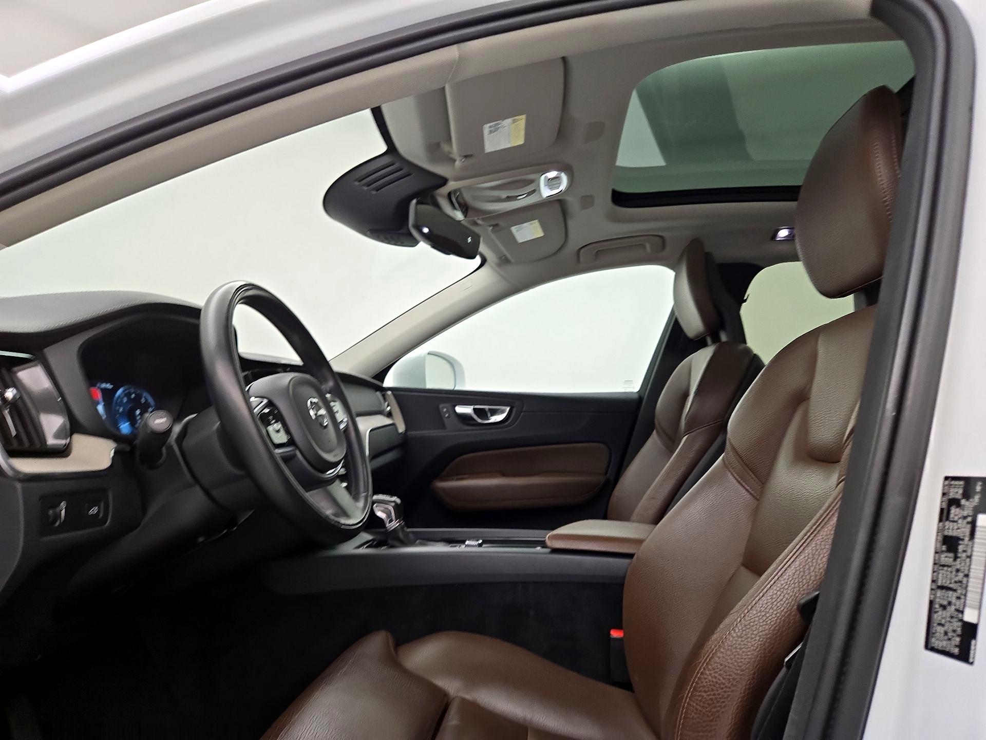 Thumbnail: 2018 Volvo XC60 - 20