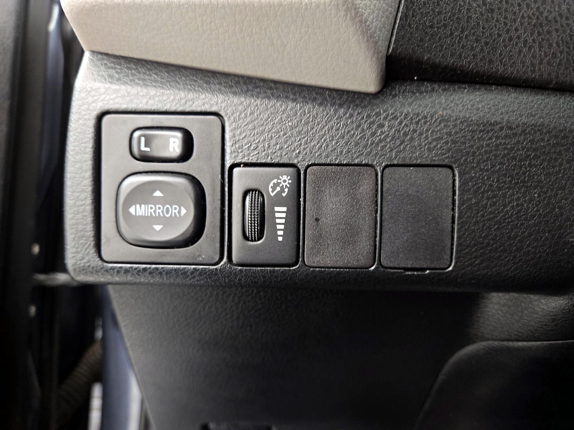 Thumbnail: 2014 Toyota Corolla - 13