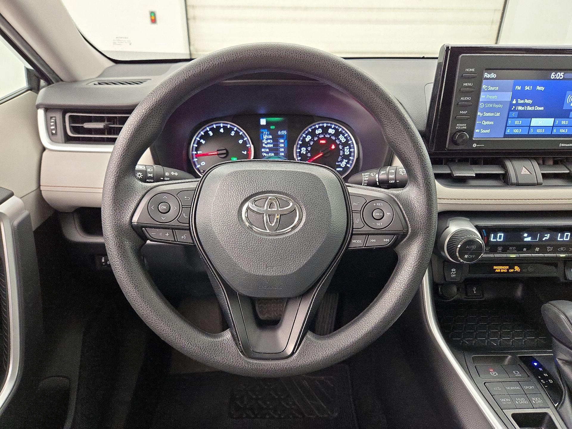 Thumbnail: 2020 Toyota RAV4 - 10