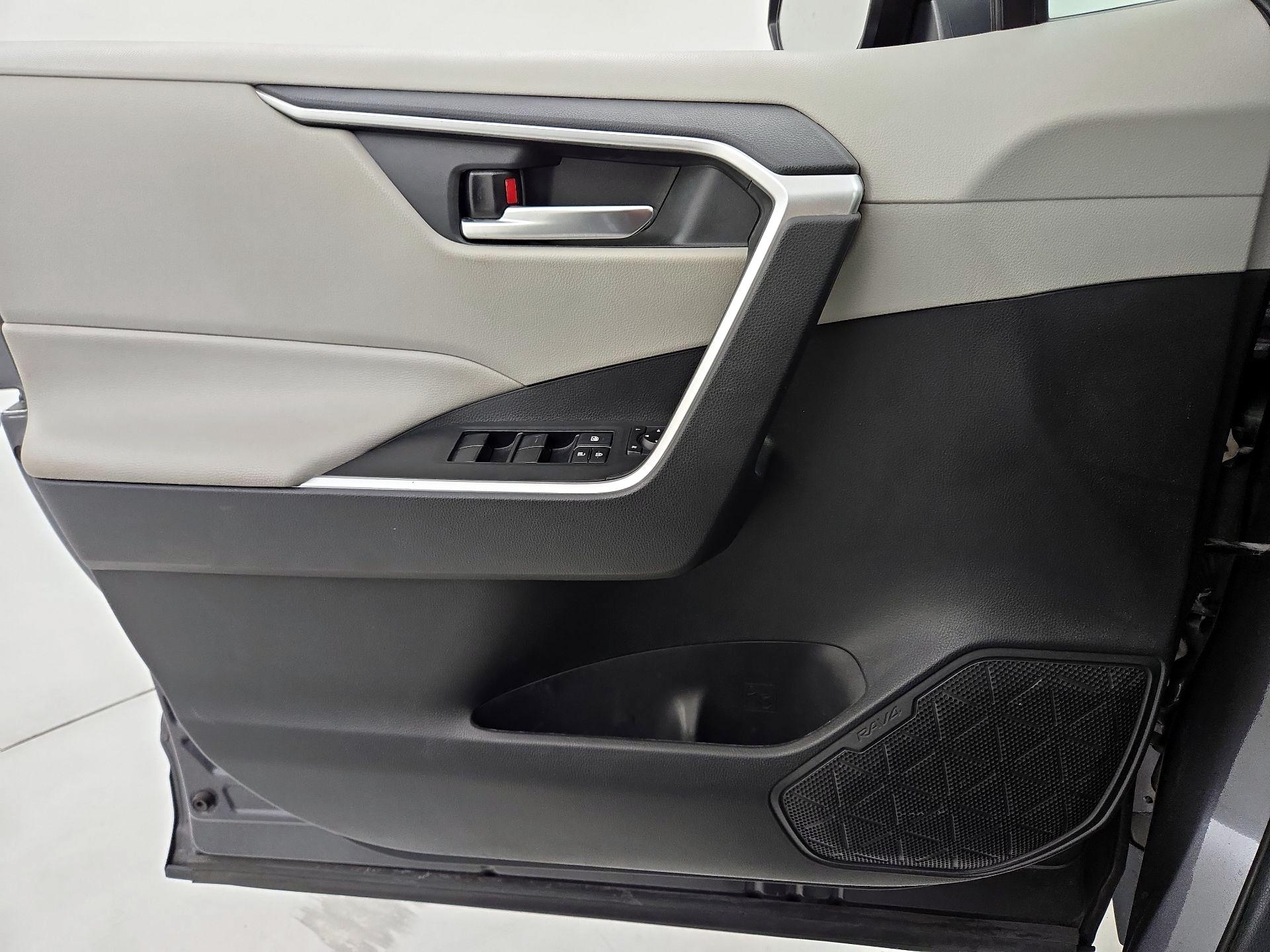 Thumbnail: 2020 Toyota RAV4 - 12