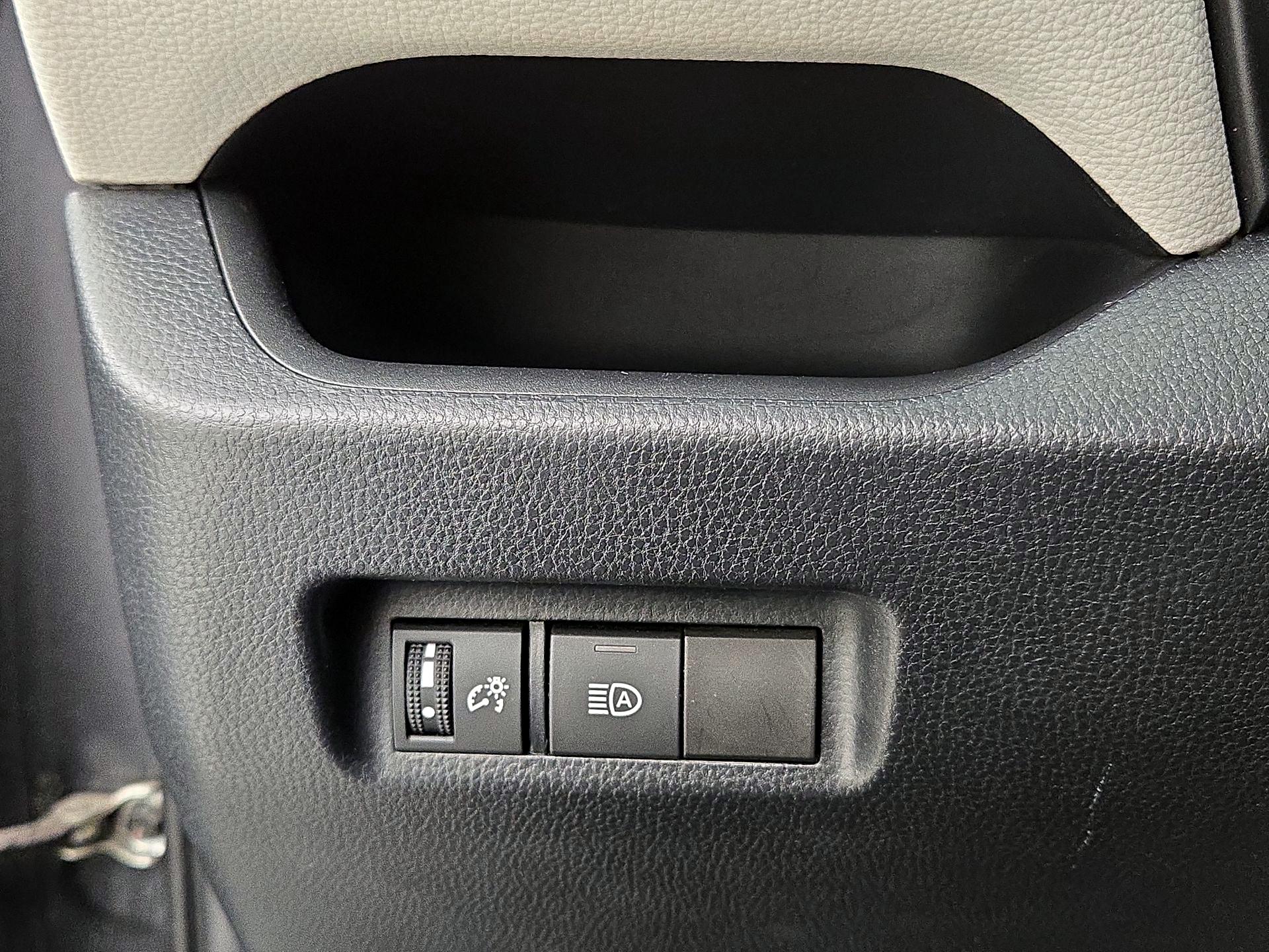 Thumbnail: 2020 Toyota RAV4 - 13