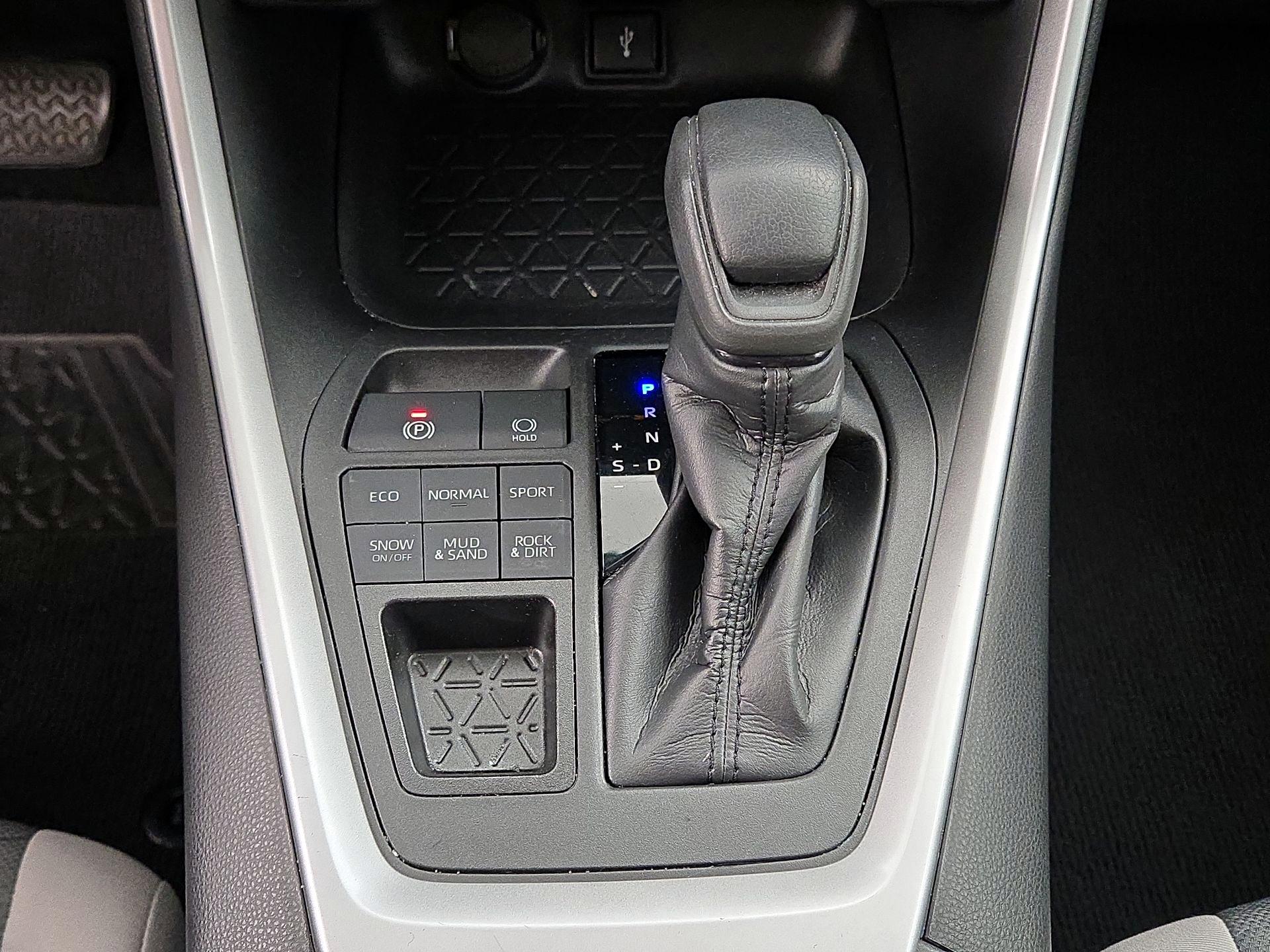 Thumbnail: 2020 Toyota RAV4 - 17