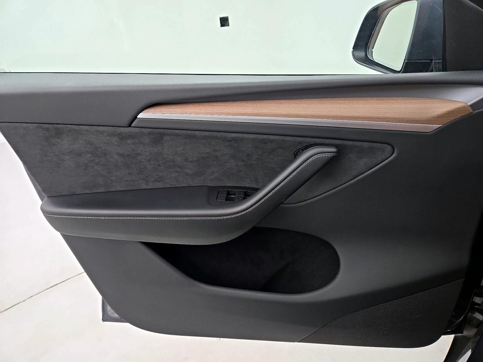 Thumbnail: 2023 Tesla Model Y - 12