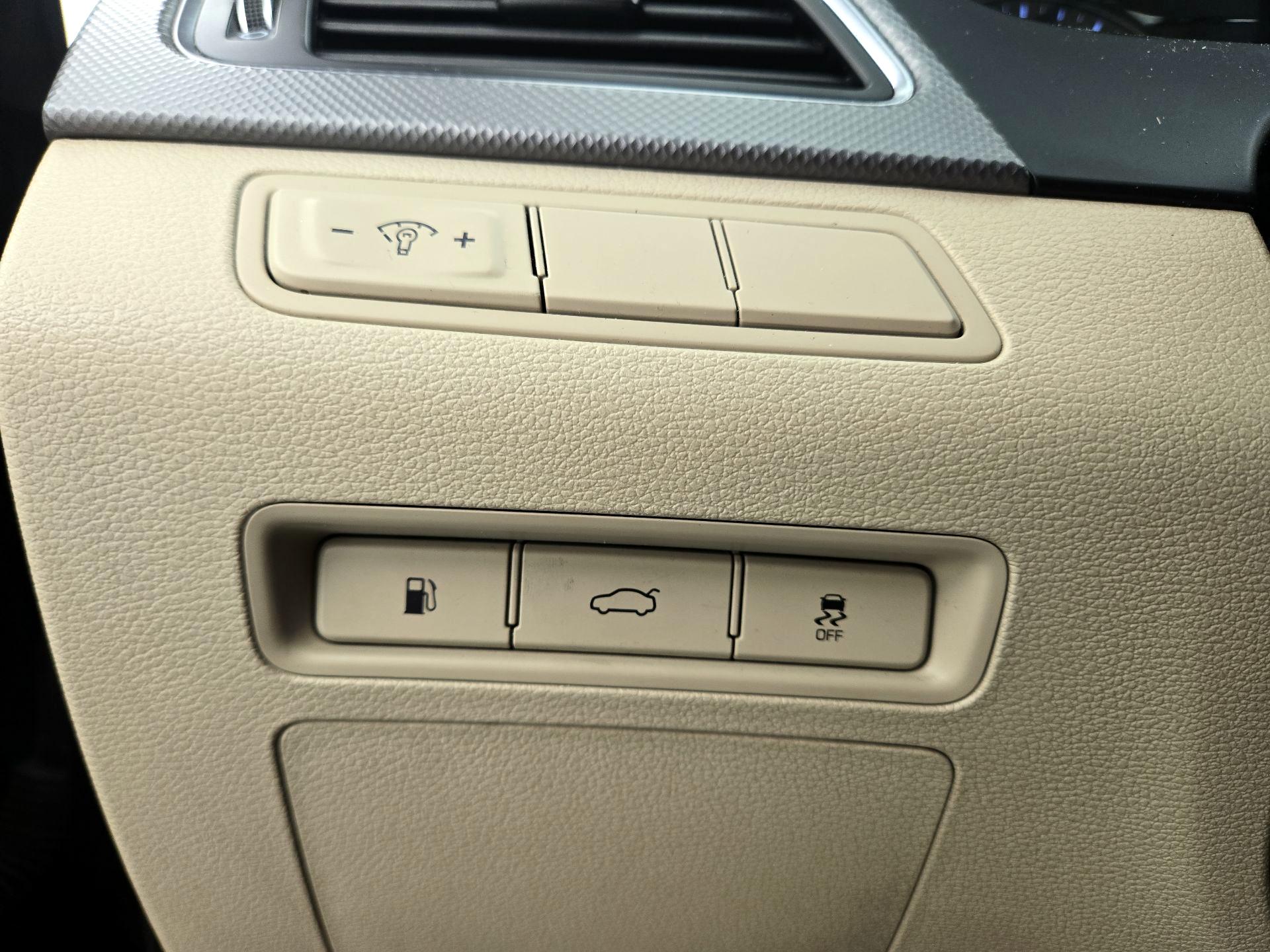 Thumbnail: 2015 Hyundai Sonata - 13
