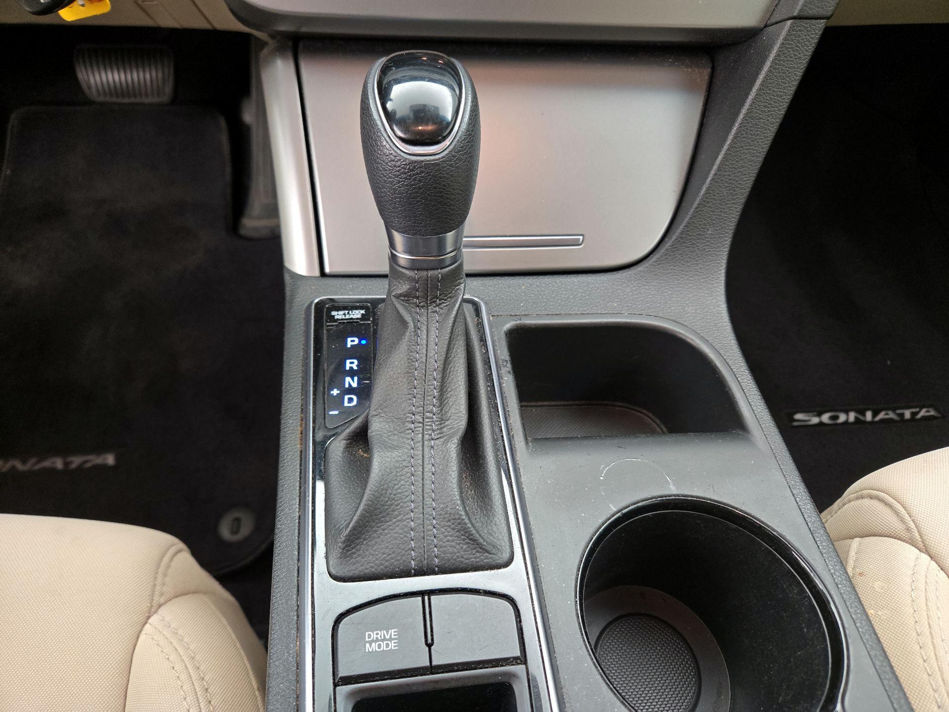 Thumbnail: 2015 Hyundai Sonata - 17