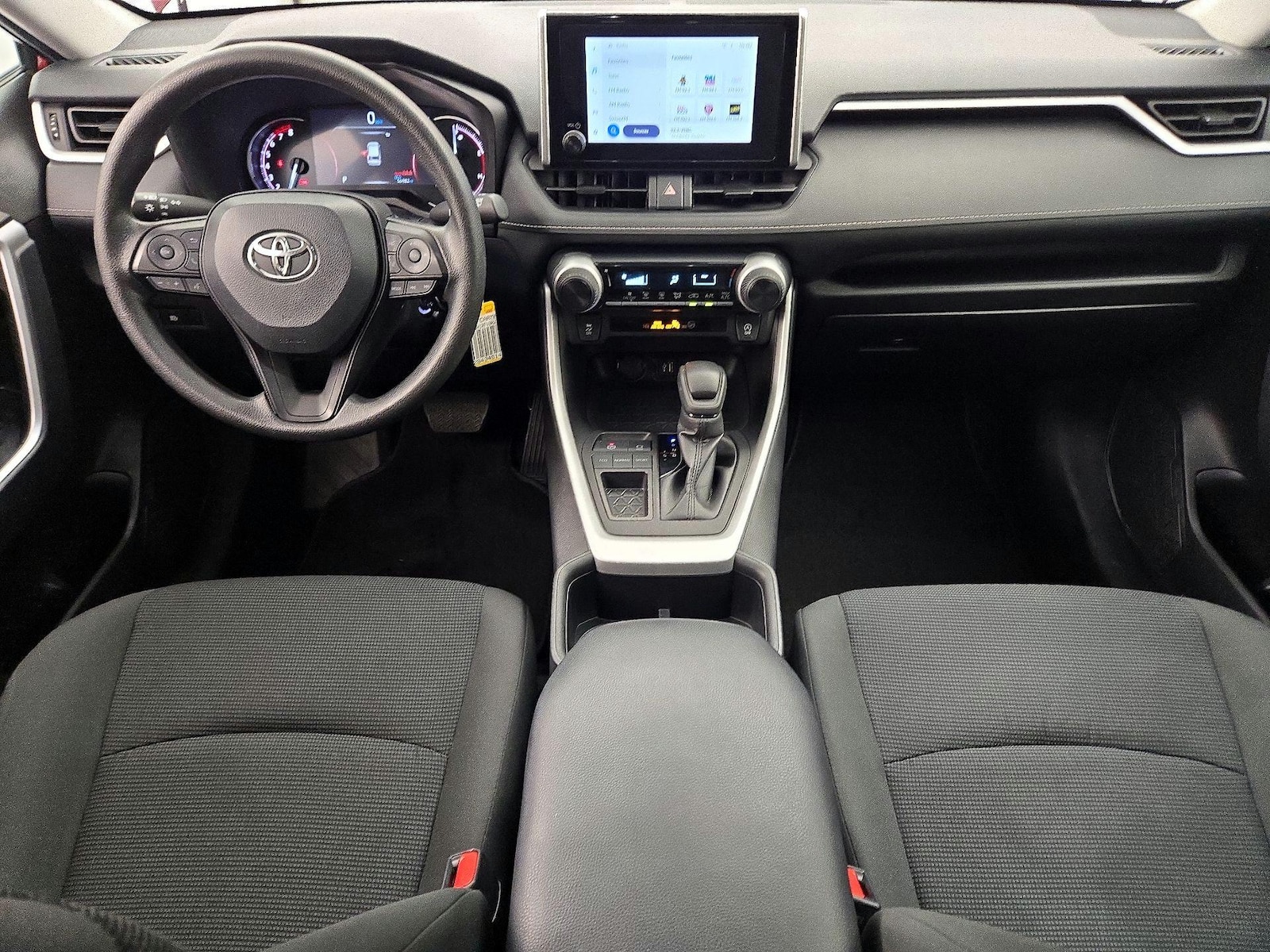 2024 Toyota RAV4 LE - Photo 10