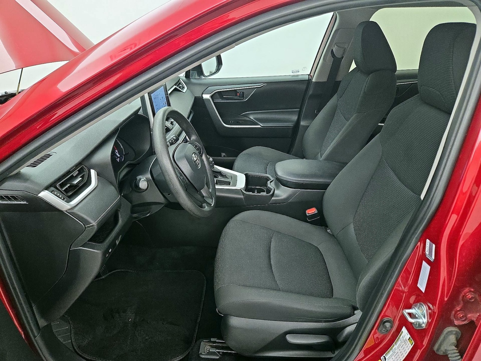 2024 Toyota RAV4 LE - Photo 12