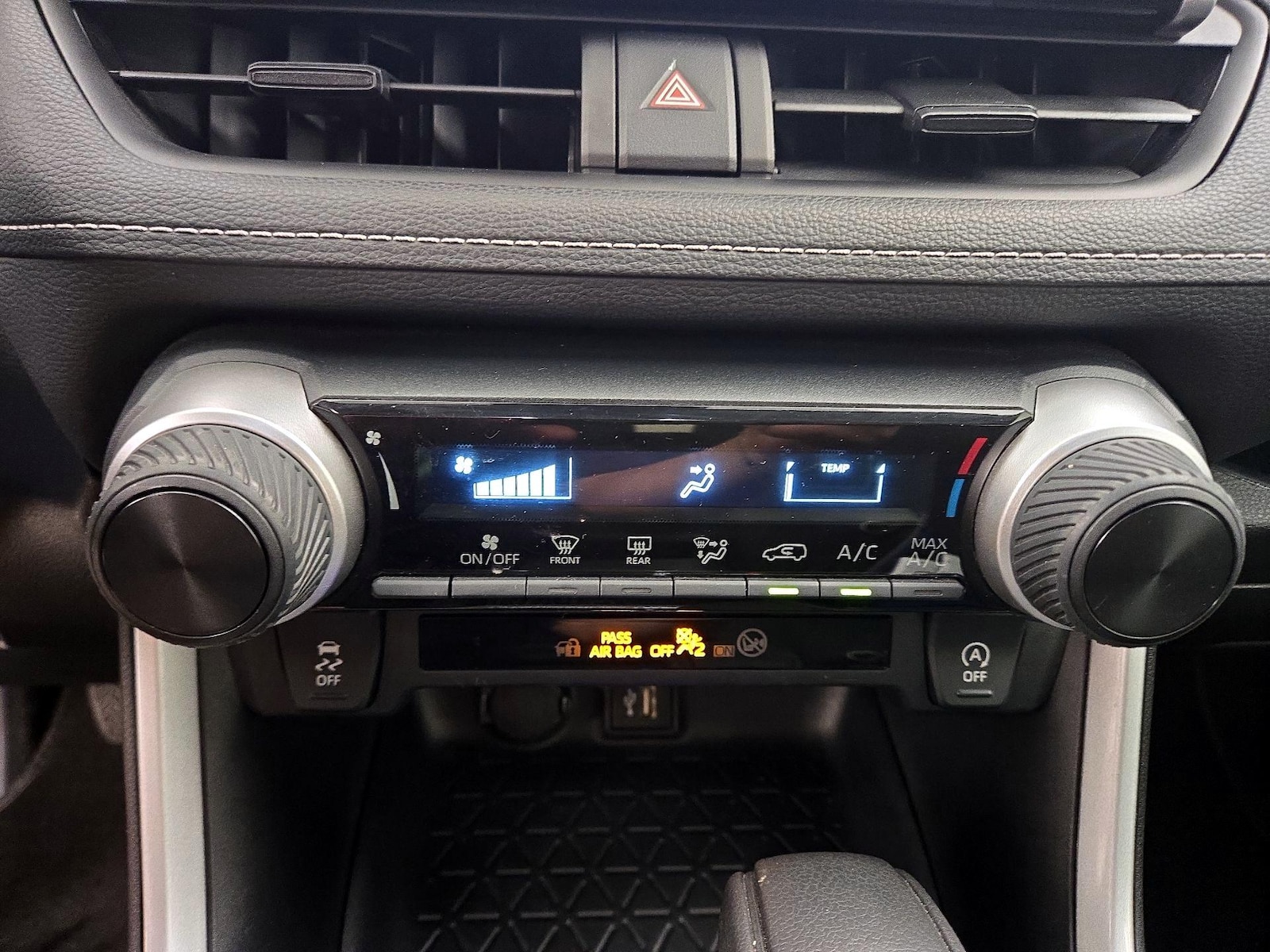 2024 Toyota RAV4 LE - Photo 17