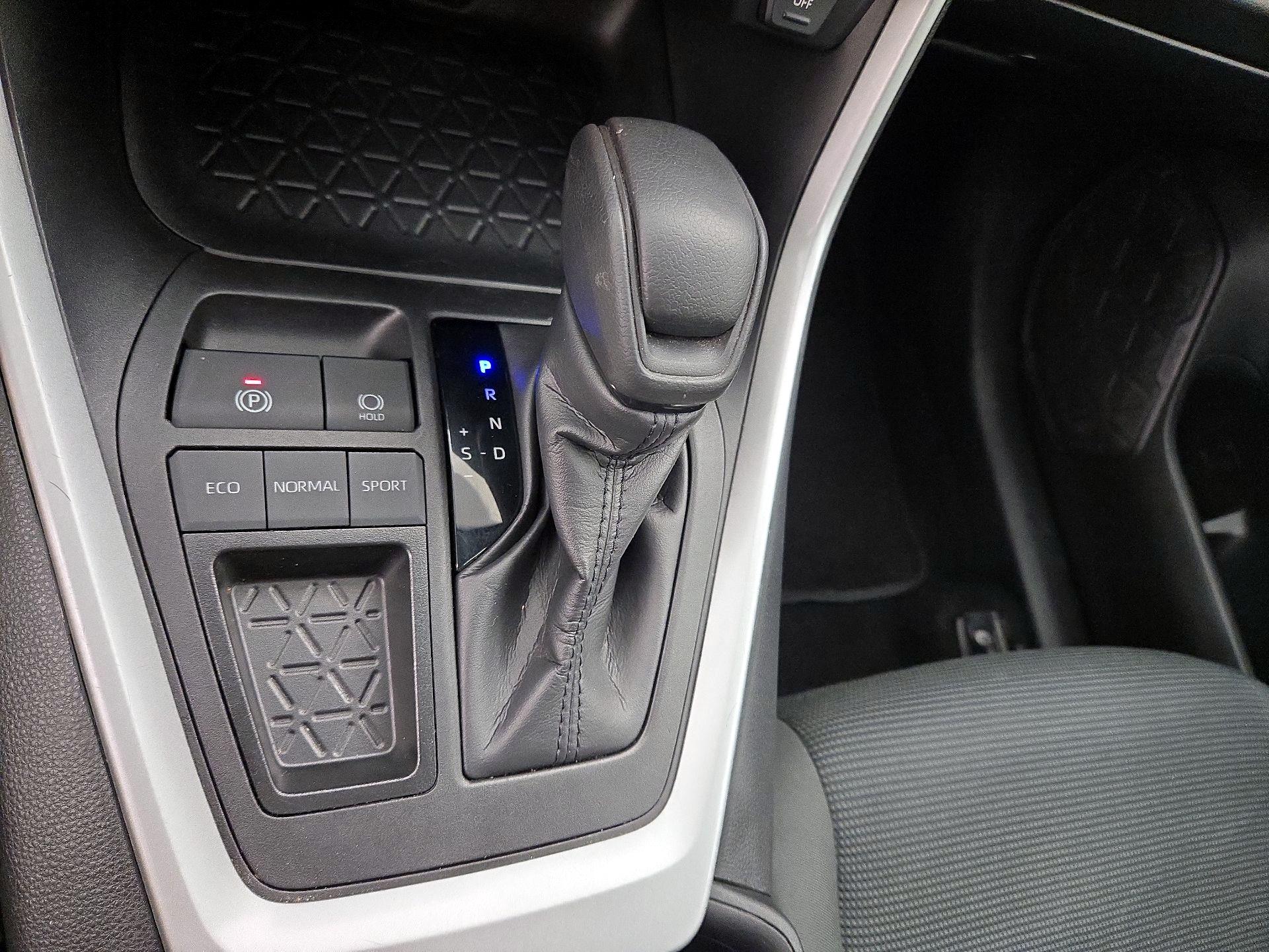 Thumbnail: 2024 Toyota RAV4 - 17