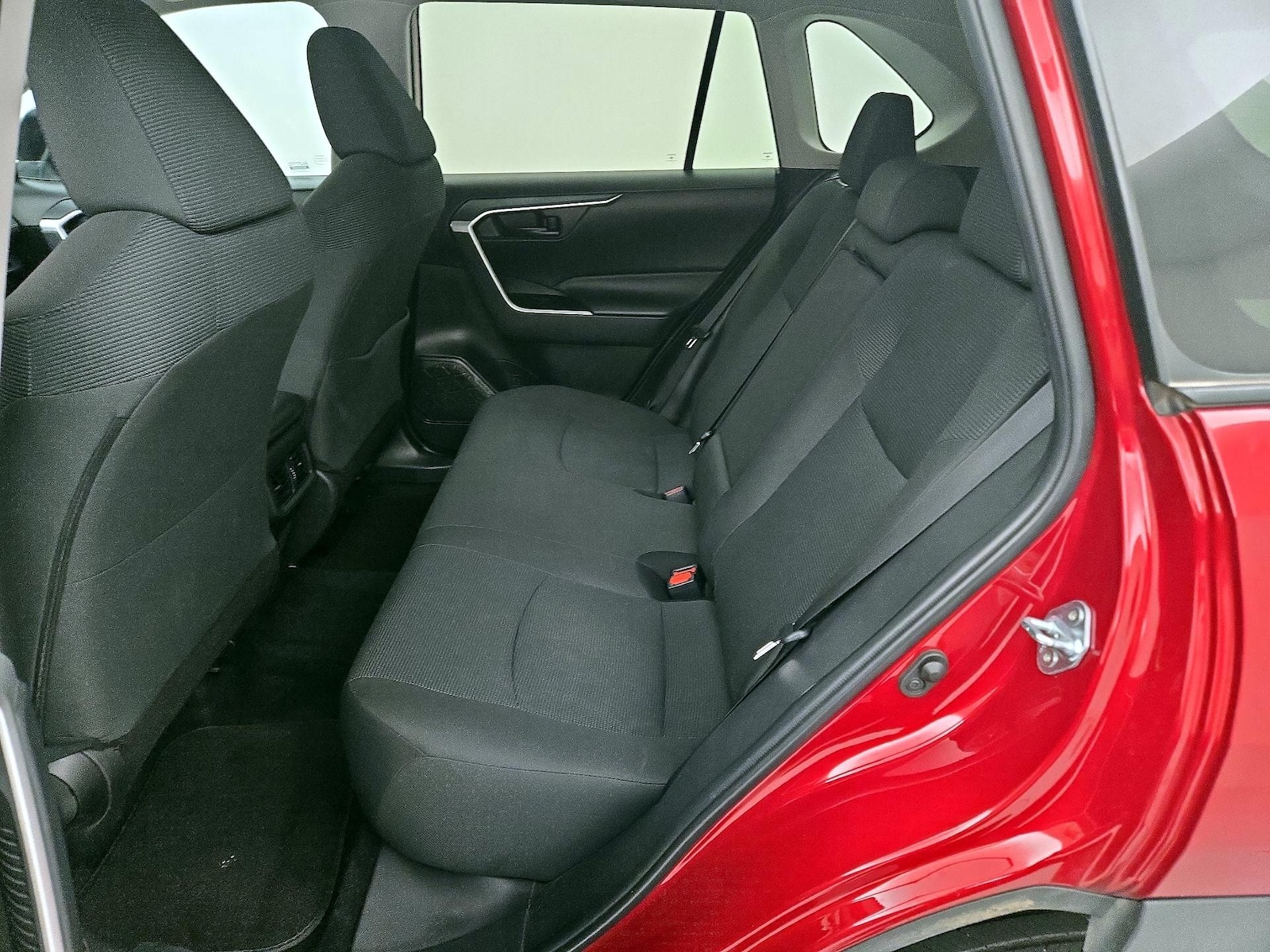 2024 Toyota RAV4 LE - Photo 20