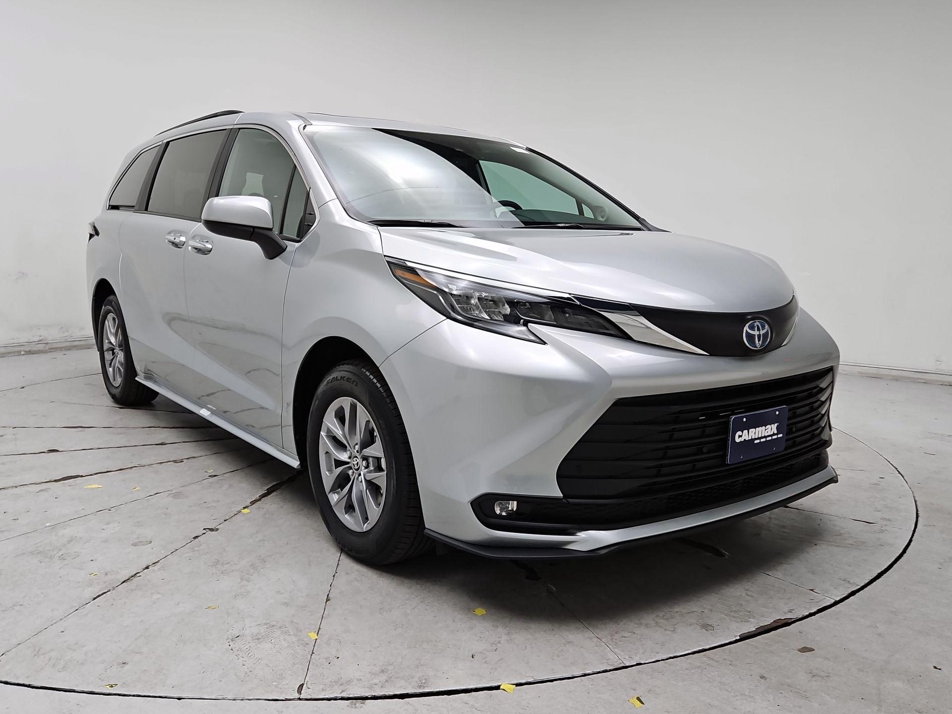 Thumbnail: 2025 Toyota Sienna - 1