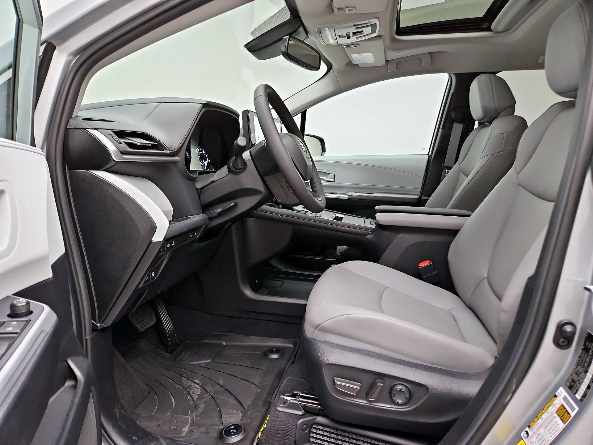 Thumbnail: 2025 Toyota Sienna - 9