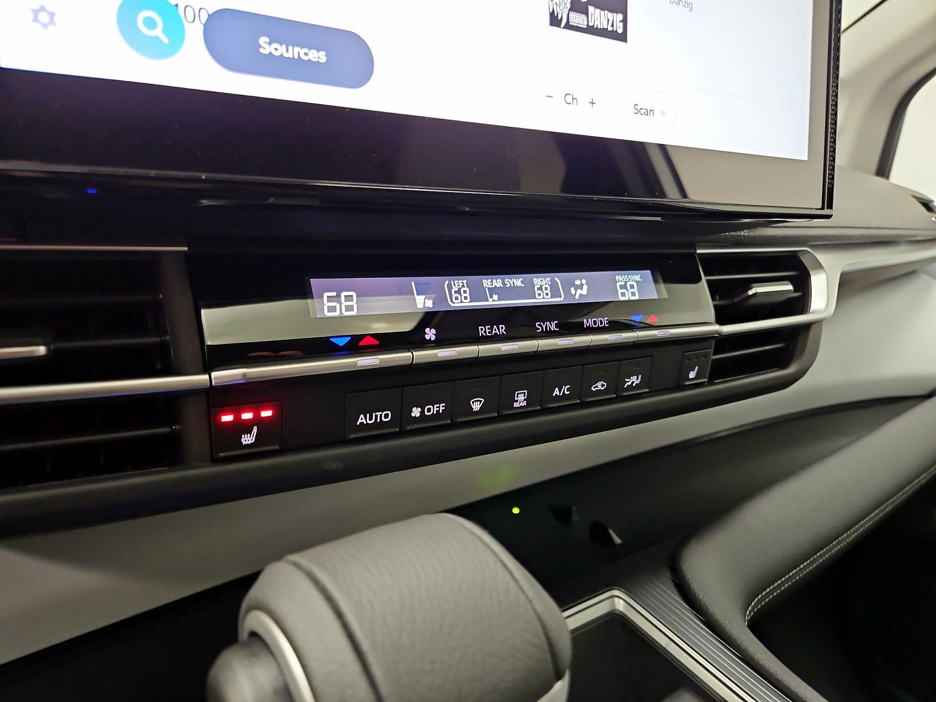 Thumbnail: 2025 Toyota Sienna - 14