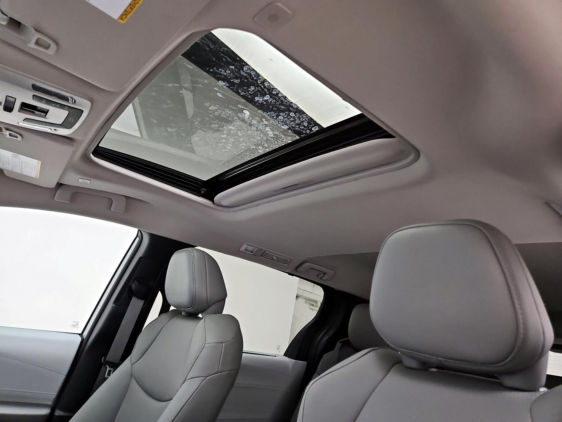Thumbnail: 2025 Toyota Sienna - 17