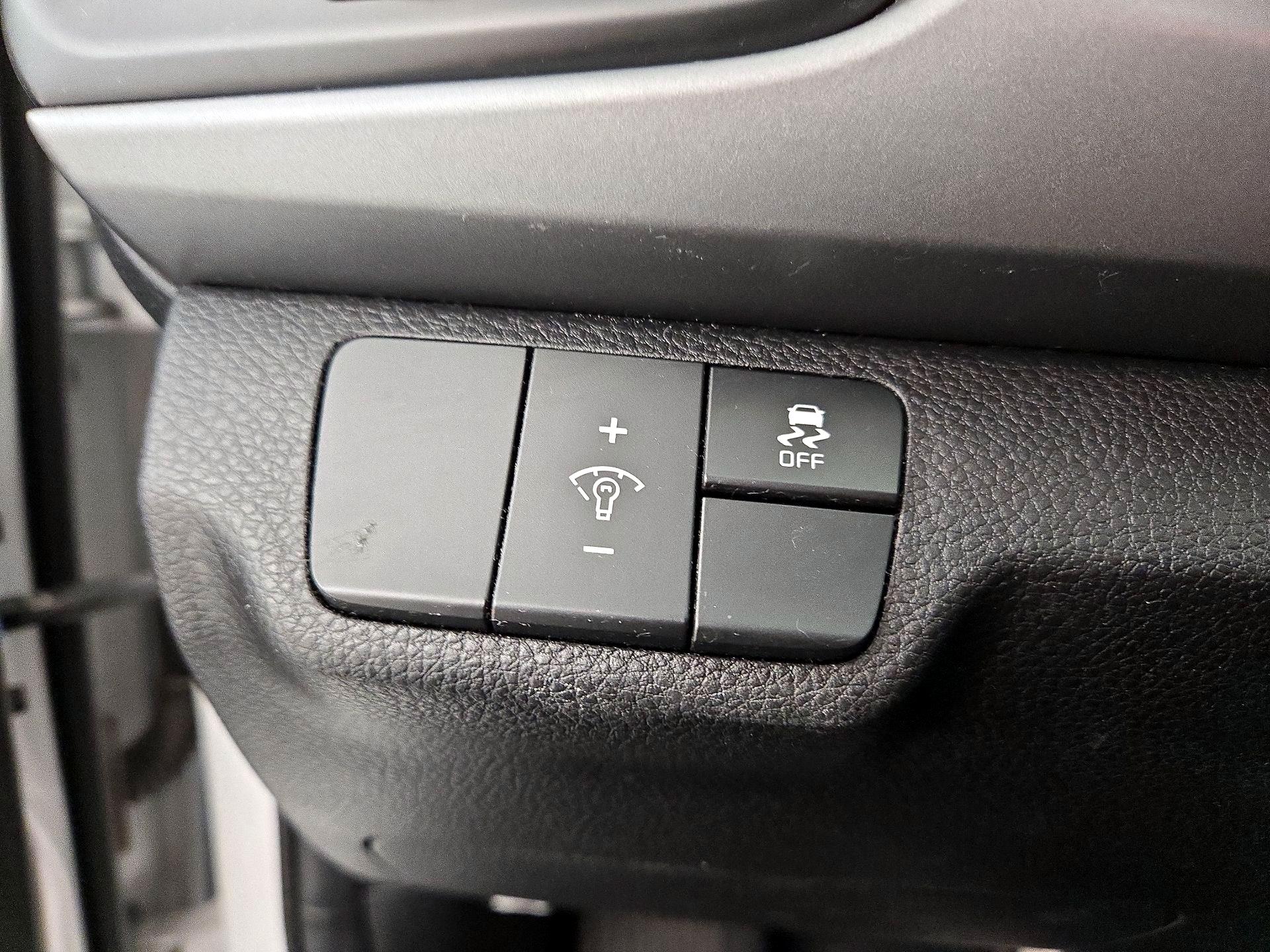 Thumbnail: 2019 Kia Rio - 13