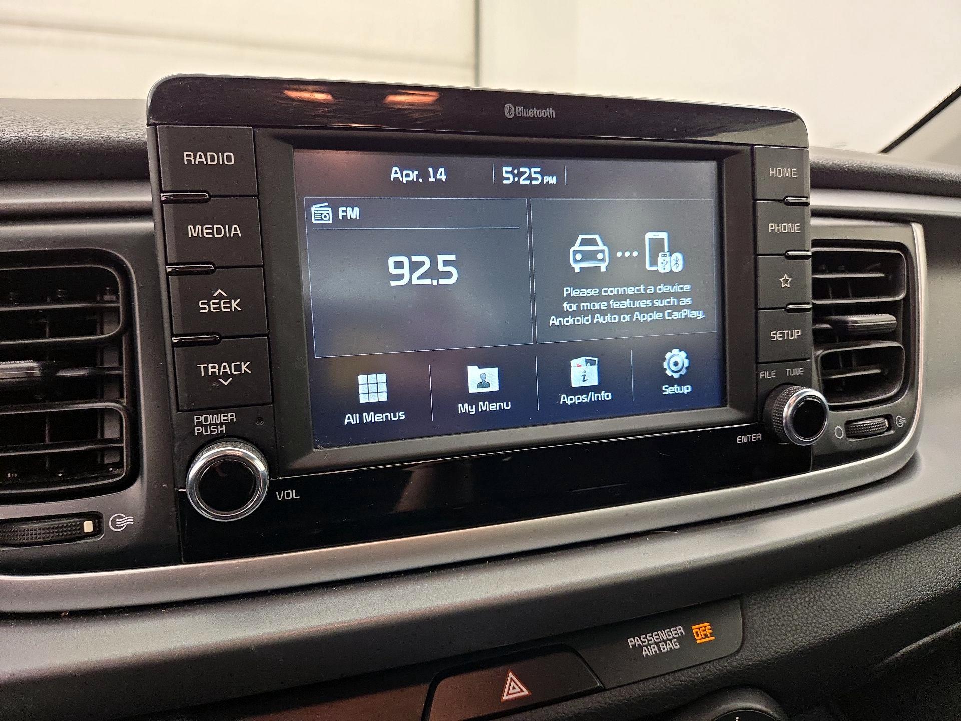 Thumbnail: 2019 Kia Rio - 15