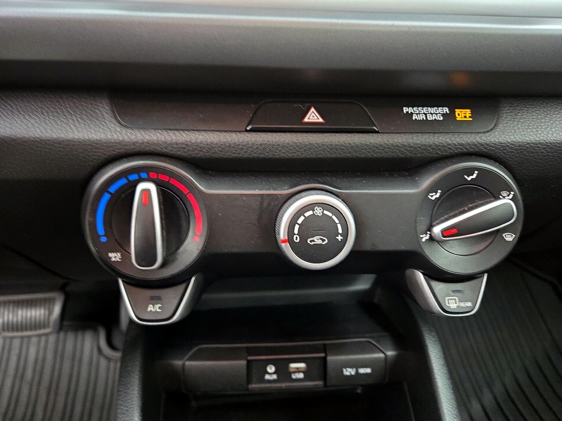 Thumbnail: 2019 Kia Rio - 16