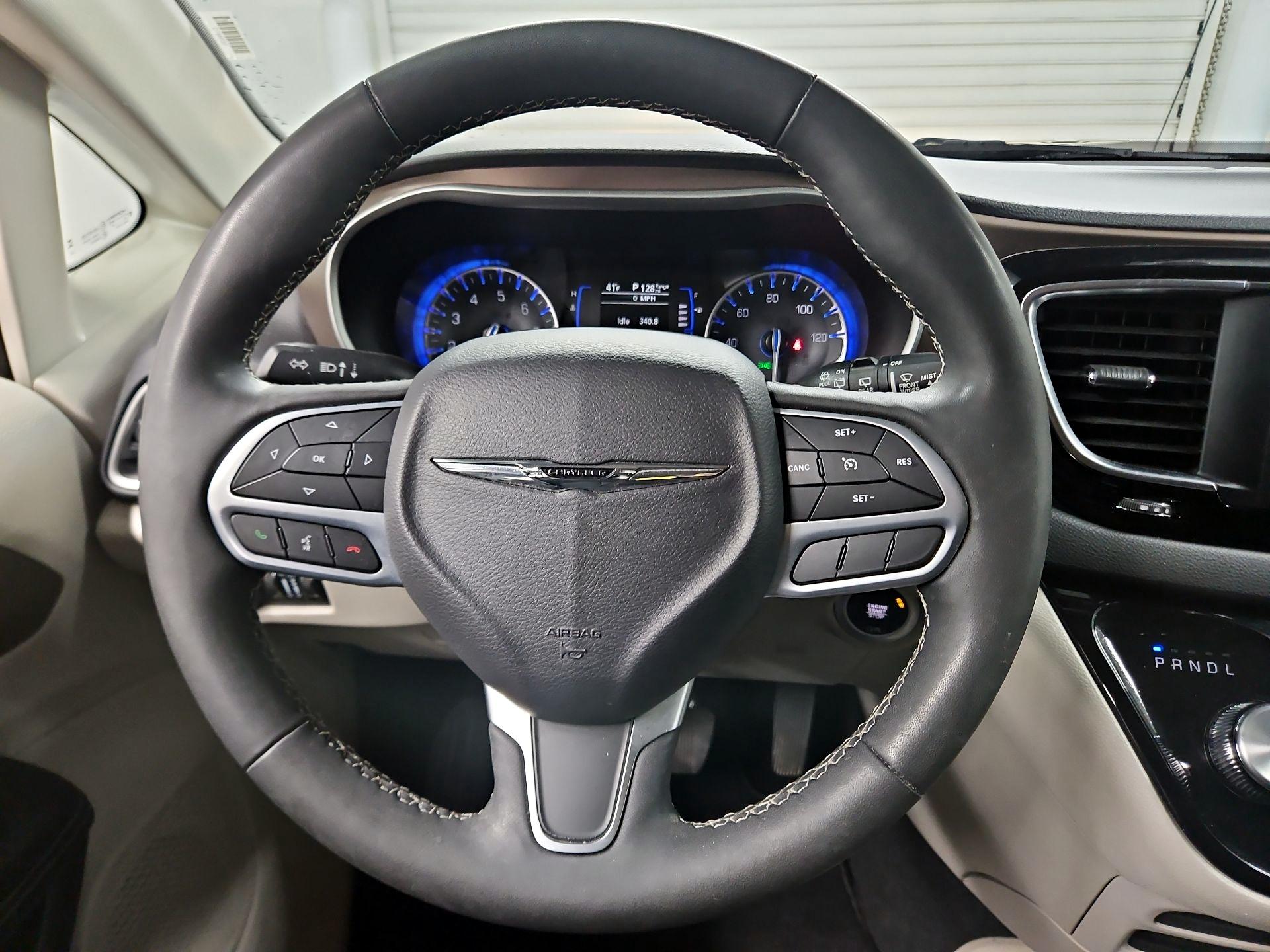 Thumbnail: 2023 Chrysler Voyager - 10