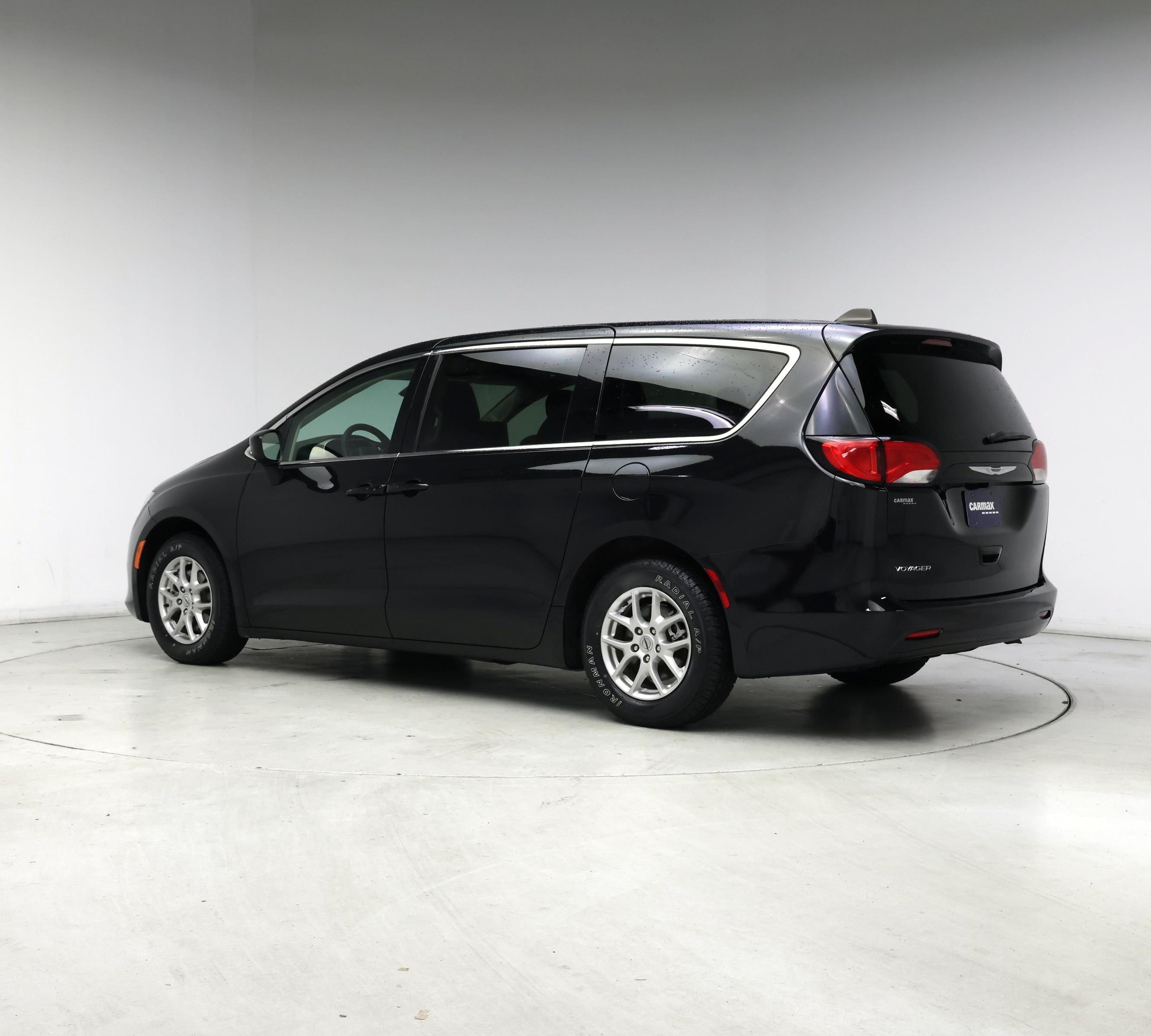 Thumbnail: 2023 Chrysler Voyager - 2