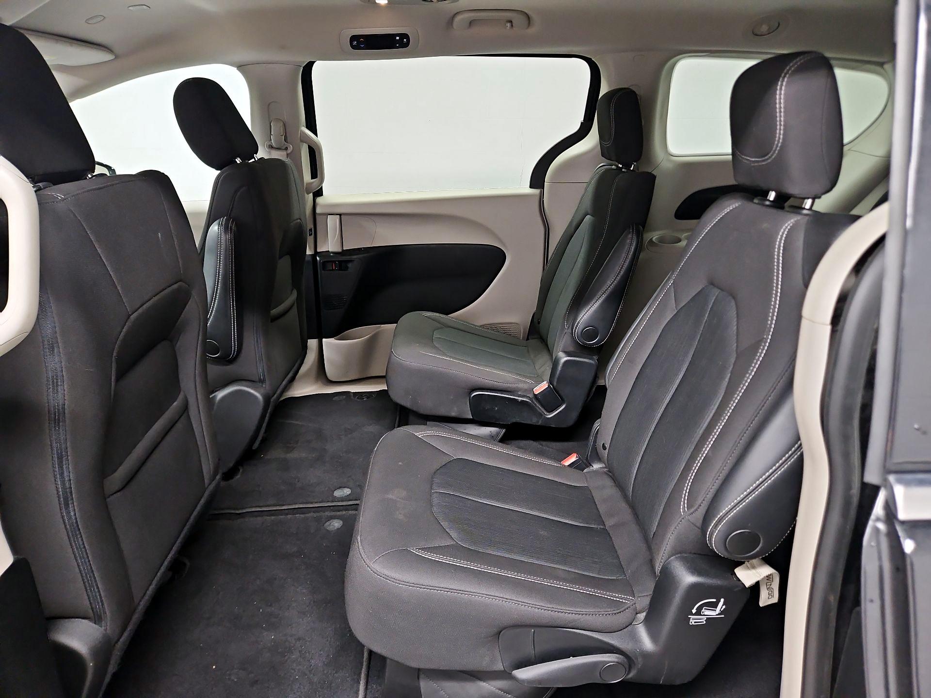 Thumbnail: 2023 Chrysler Voyager - 19