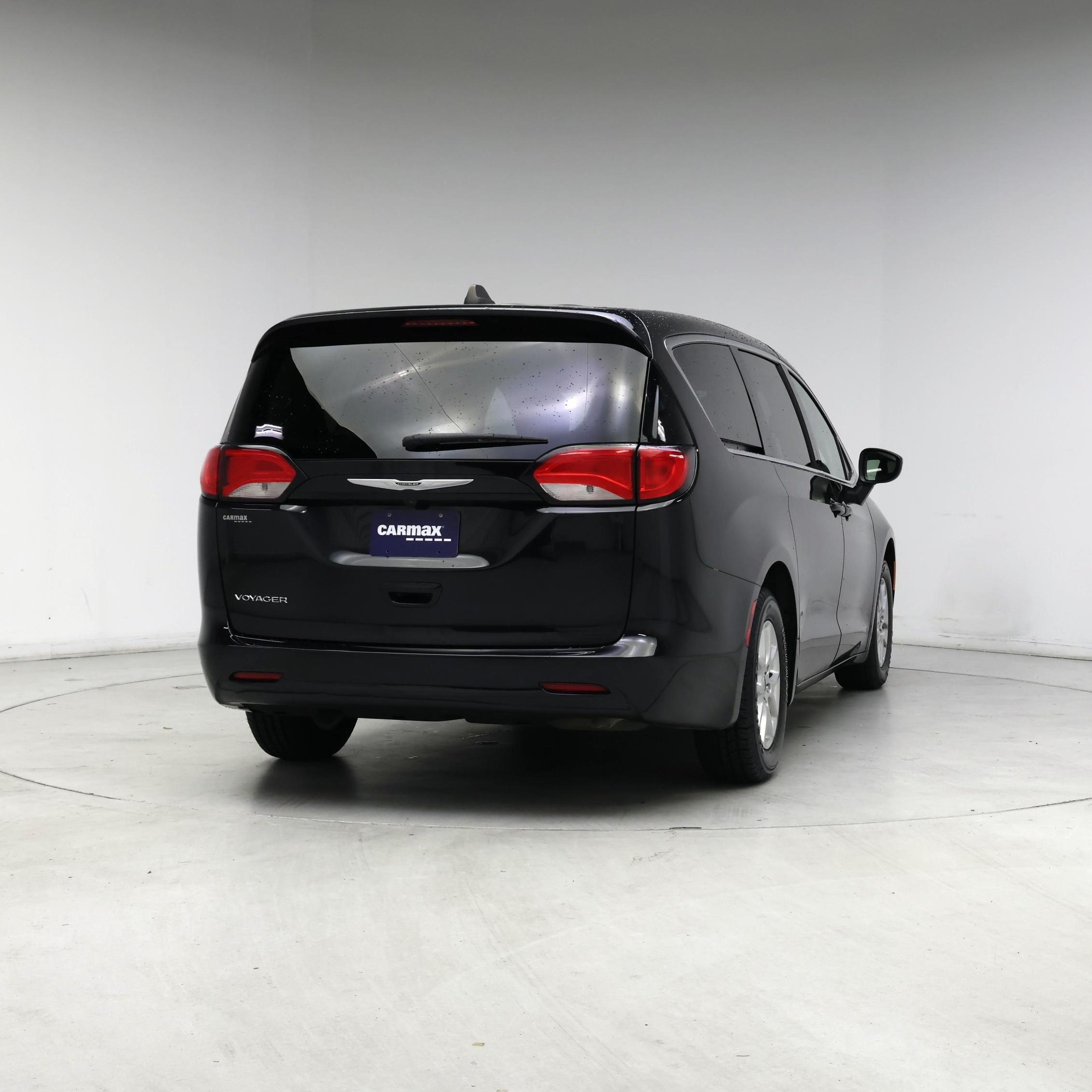 Thumbnail: 2023 Chrysler Voyager - 8