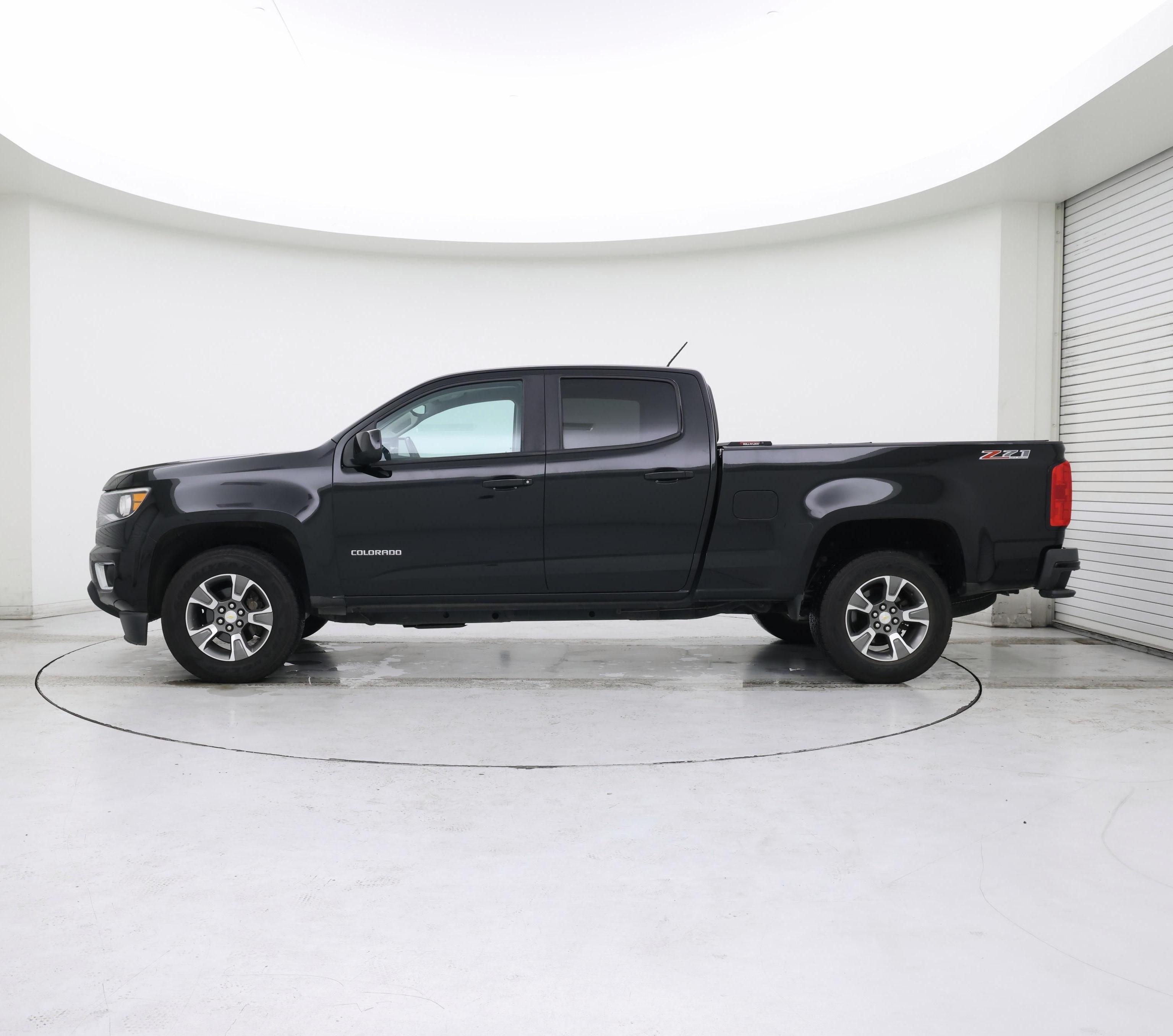 Thumbnail: 2017 Chevrolet Colorado - 3