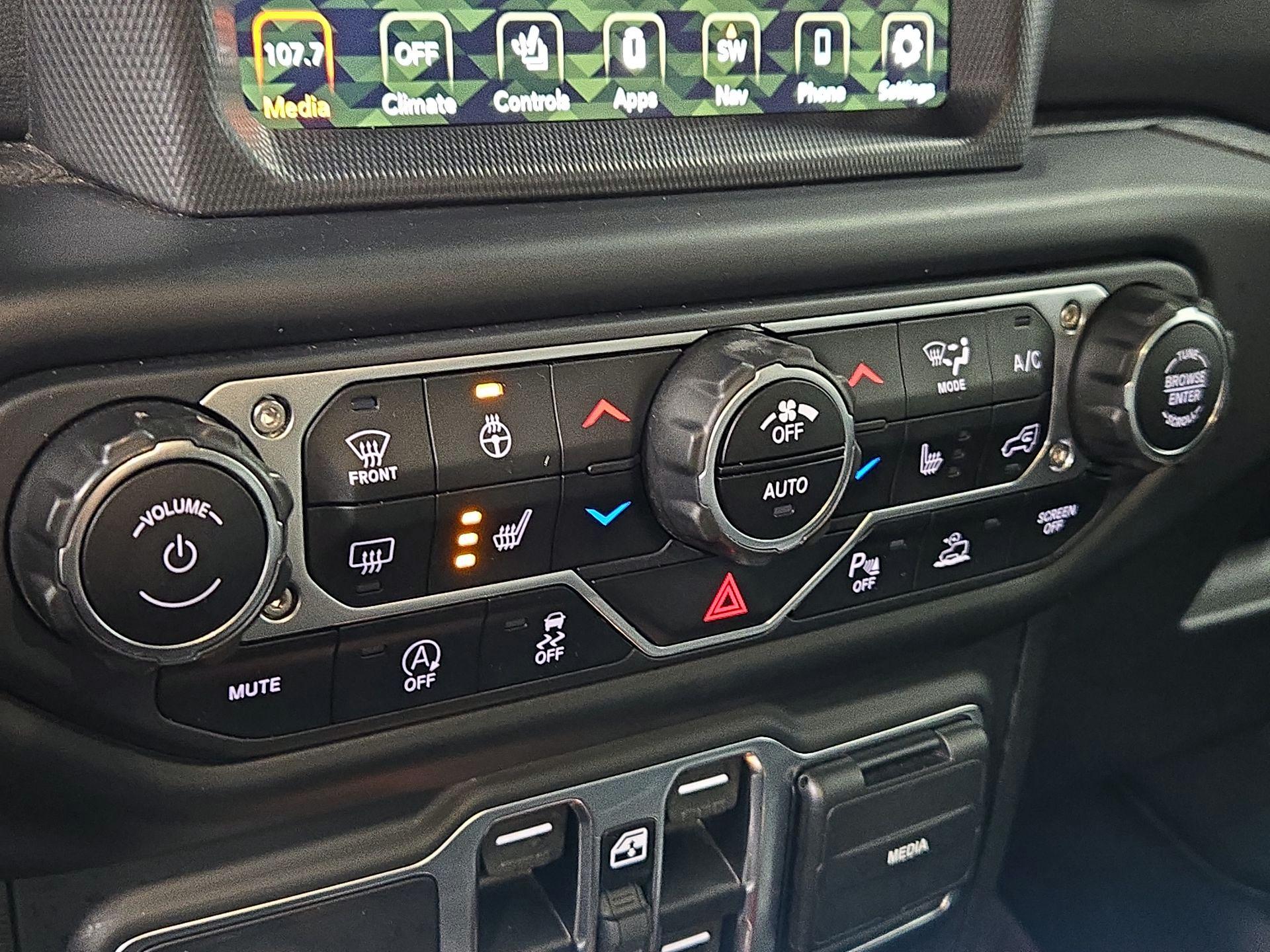 Thumbnail: 2021 Jeep Gladiator - 17